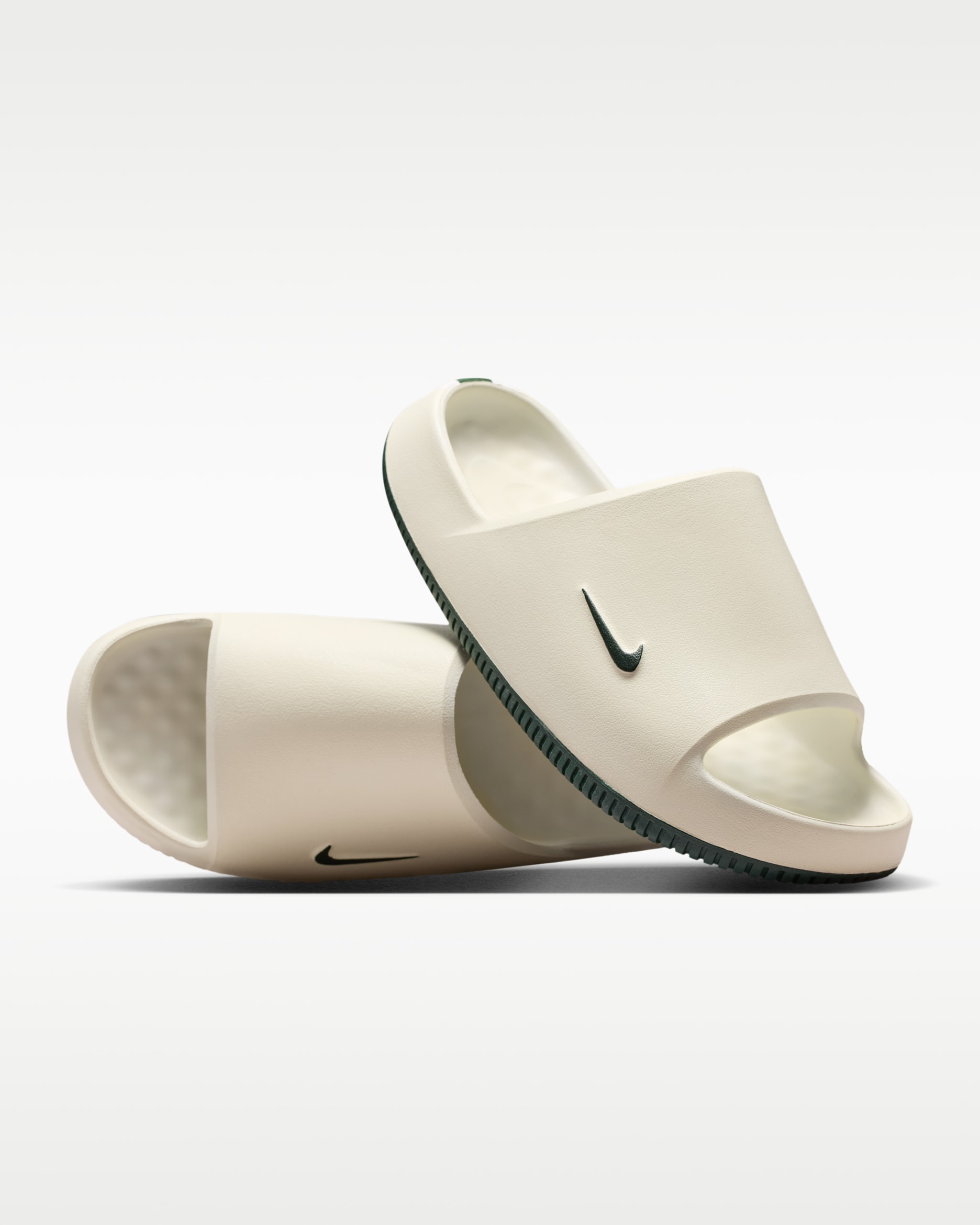 Chanclas universitarias para hombre Nike Calm (Michigan State) - Vela/Vela/Verde pro