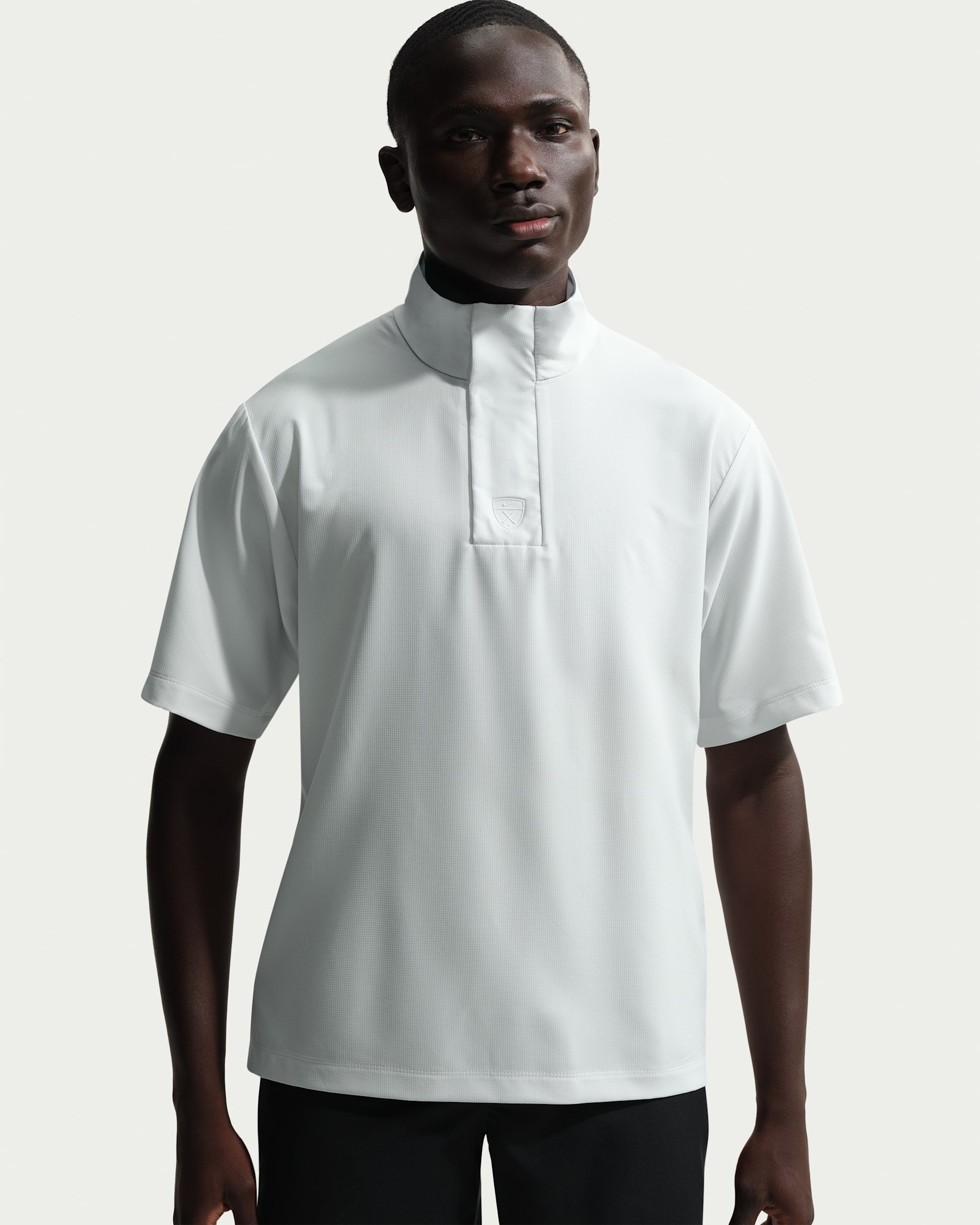 Playera cortavientos de golf de manga corta y ajuste holgado Dri-FIT para hombre Nike Tailored Performance - Polvo fotón/Polvo fotón/Polvo fotón