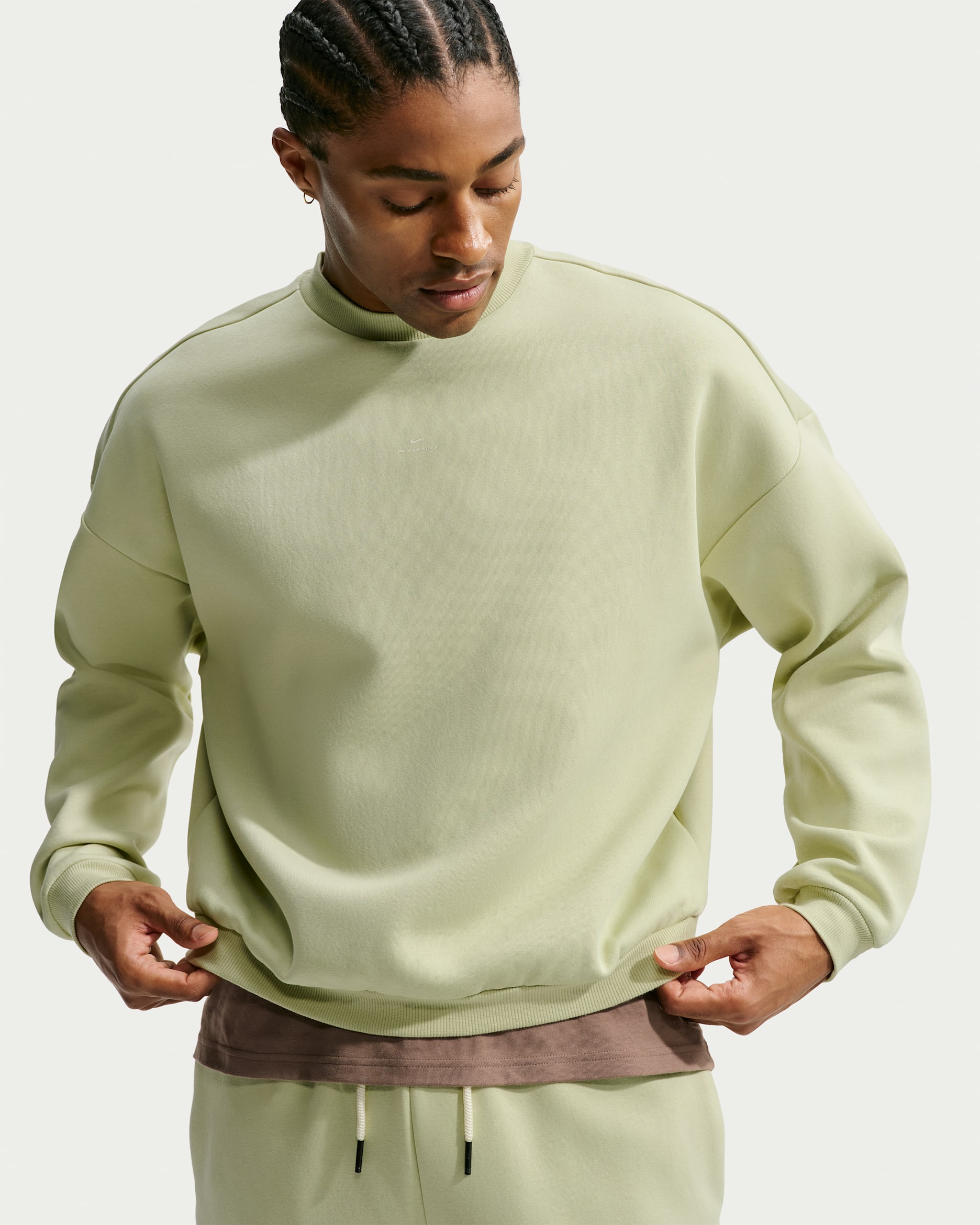 Nike Standard Issue Men's Therma-FIT Basketball Crew - Olive Aura/Pale Ivory