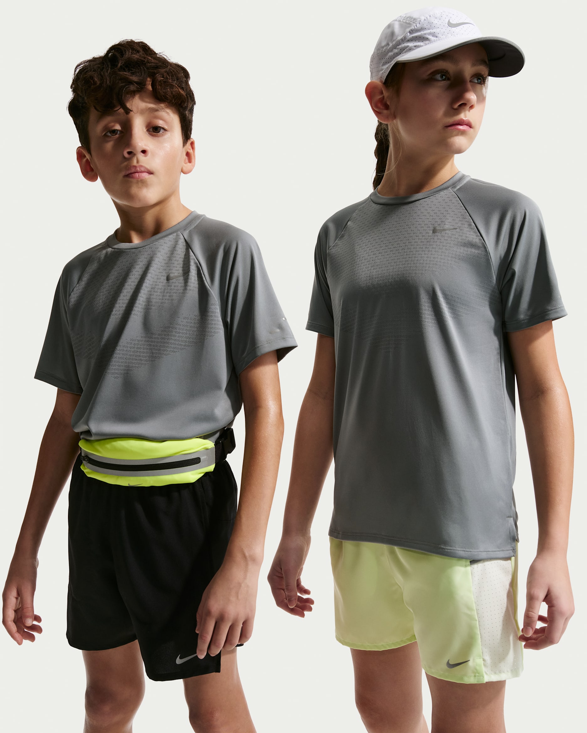 Nike Stride Older Kids' Dri-FIT Short-Sleeve Top - Smoke Grey