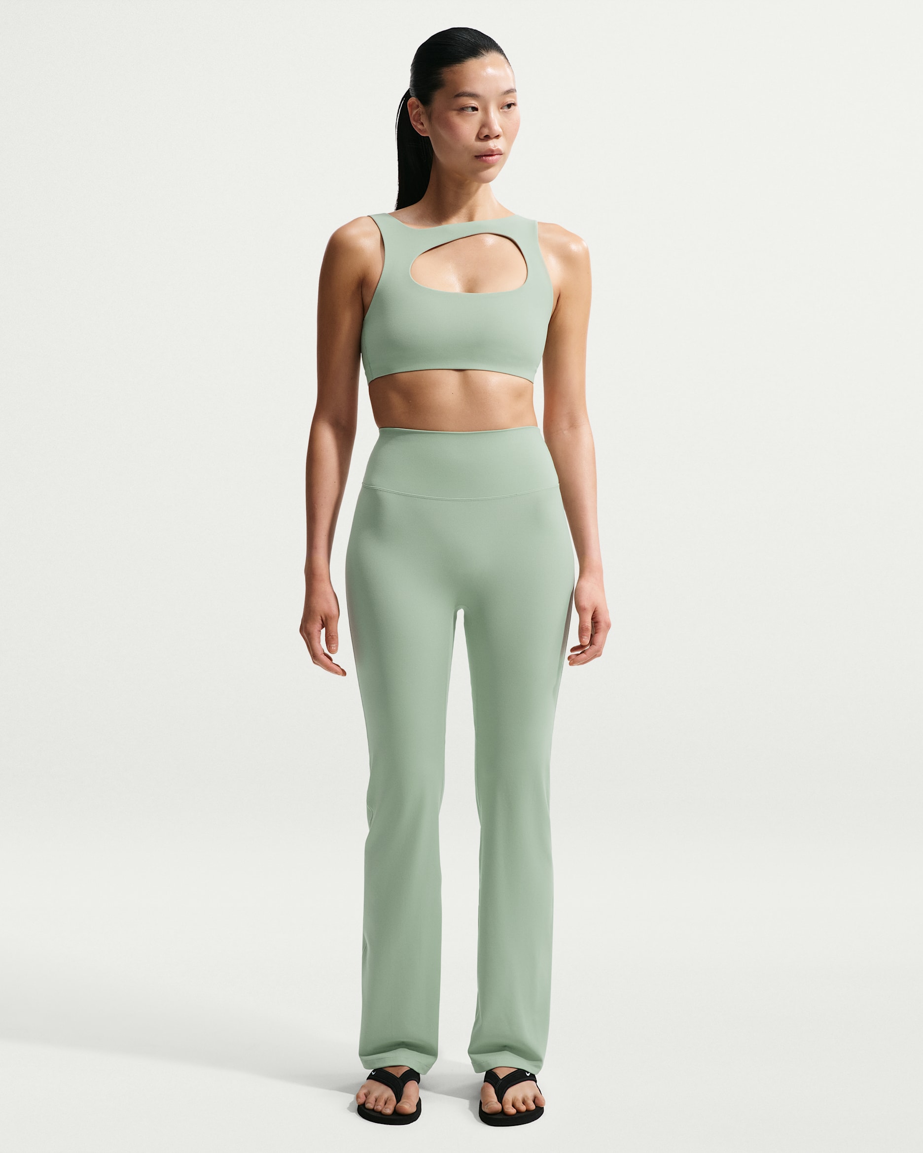 나이키 젠비 여성 하이웨이스트 플레어 노 프론트 심 레깅스 - 스팀/화이트