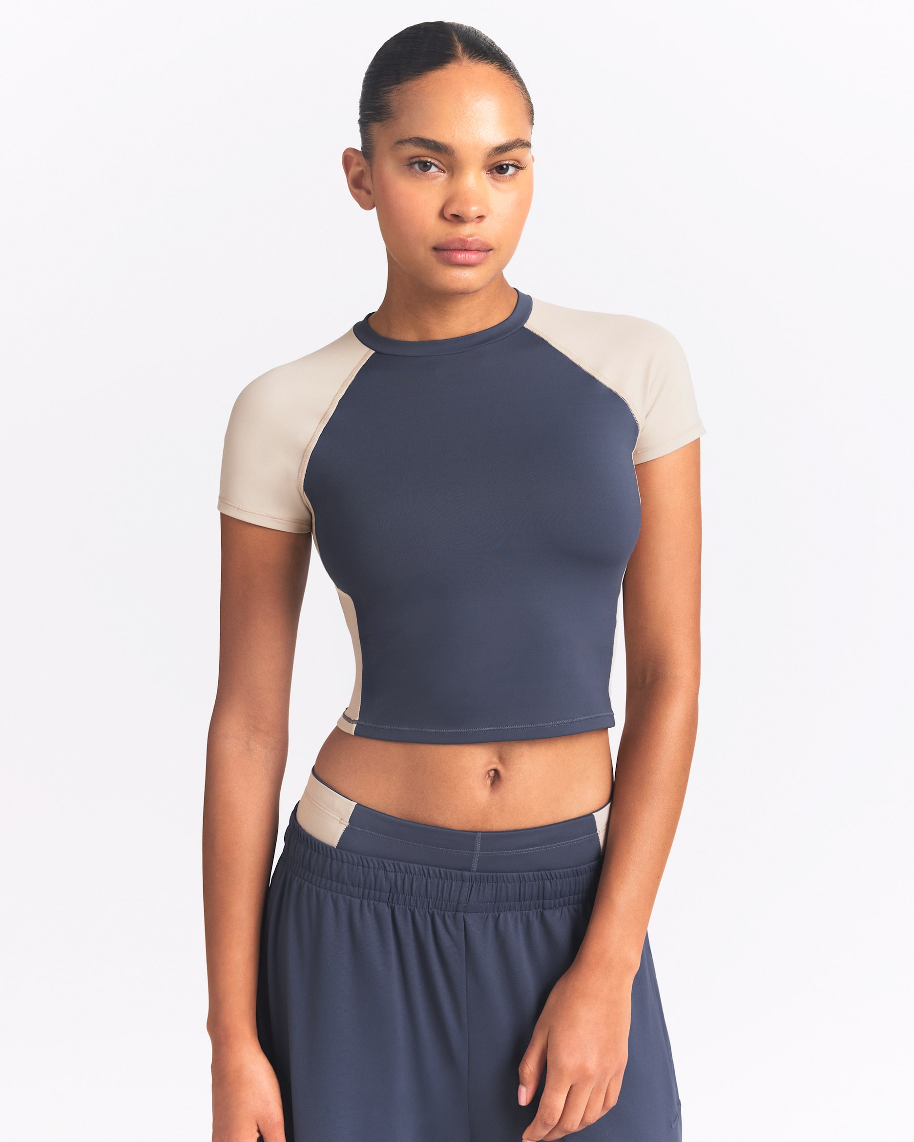 Crop top à manches courtes NikeSKIMS Matte Shine Mix pour femme - NSKM DEEP ROYAL/NSKM STONE