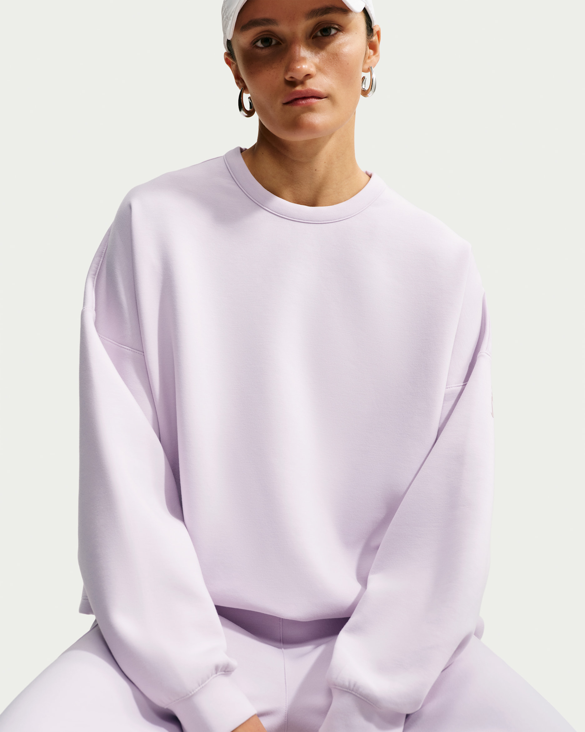 Damska bluza o kroju oversize z półokrągłym dekoltem Dri-FIT Nike 24.7 ImpossiblySoft - Bleached Lilac/Platinum Violet