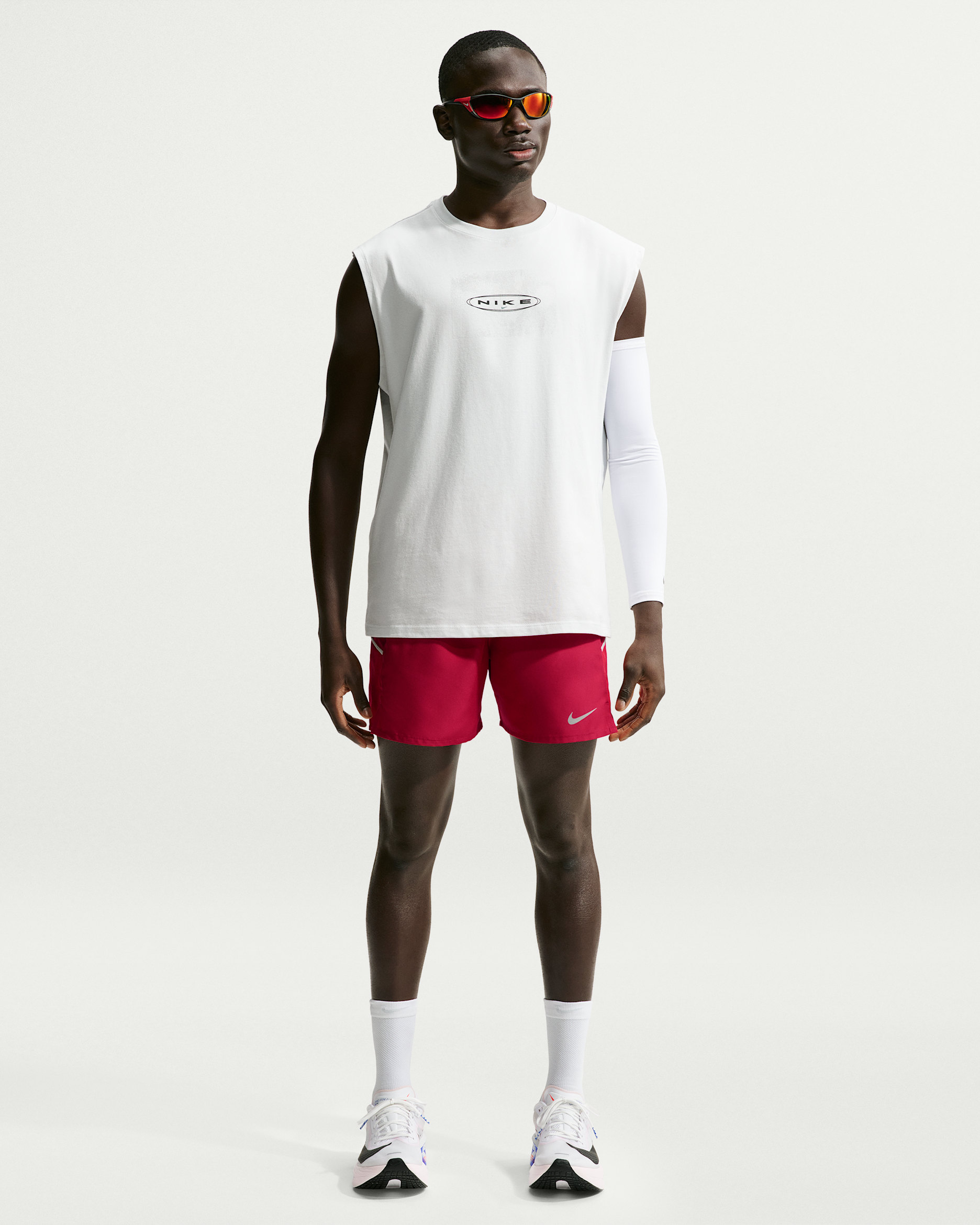 Shorts de correr Dri-FIT con forro de ropa interior de 13 cm para hombre Nike Miler - Rojo duro/Rojo deportivo