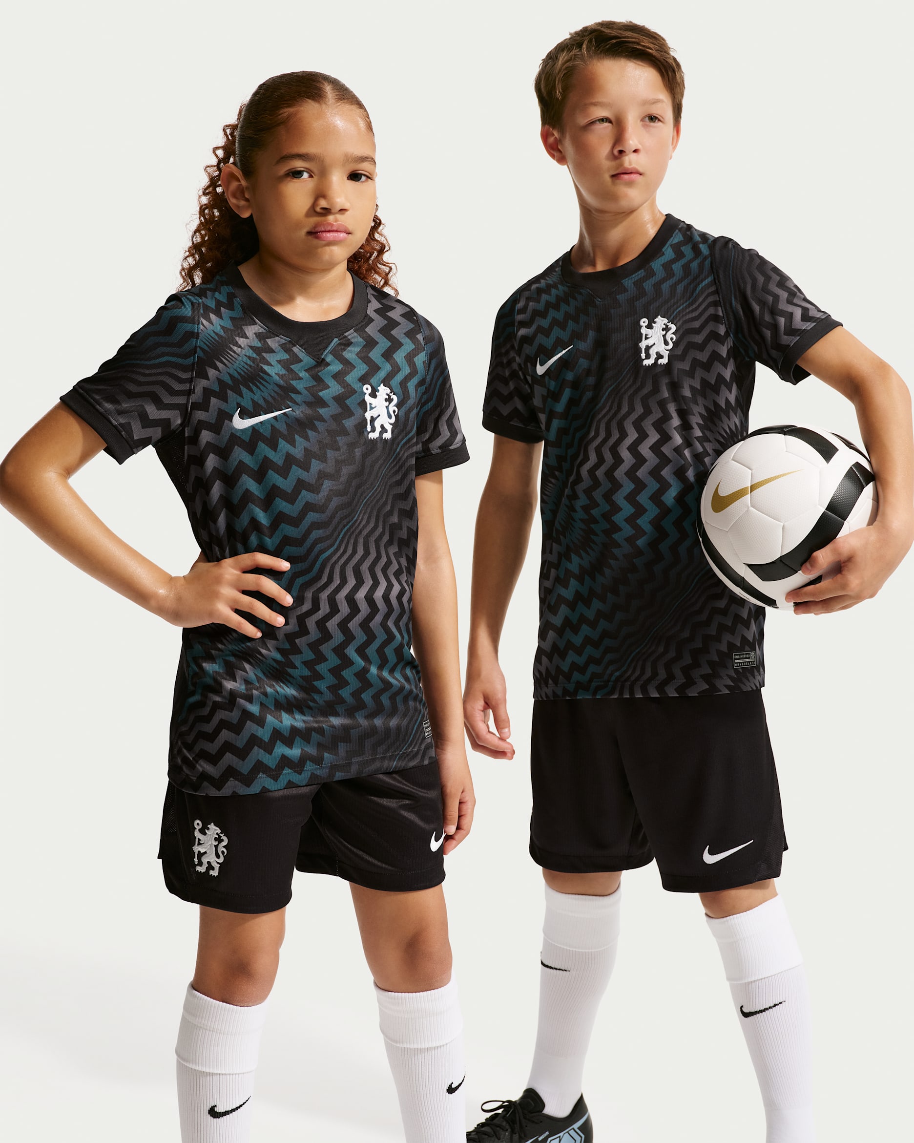 Chelsea FC 2026/27 Stadium Goalkeeper Older Kids' Nike Dri-FIT Football Short-Sleeve Replica Shirt - Black/Black/White