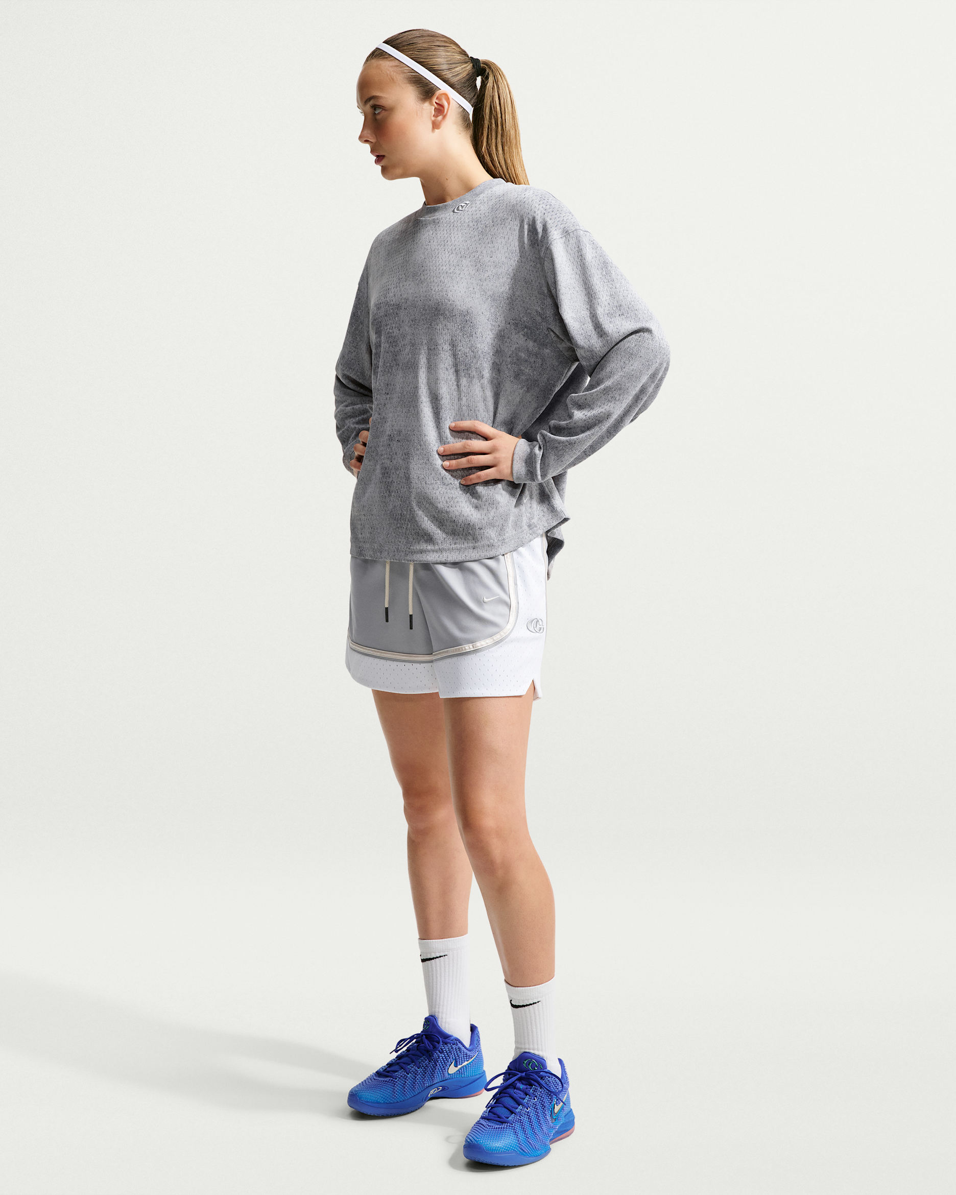 Shorts de básquetbol Game Curve Dri-FIT de 15 cm para mujer Caitlin Standard Issue - Gris lobo/Blanco/Marfil pálido/Marfil pálido