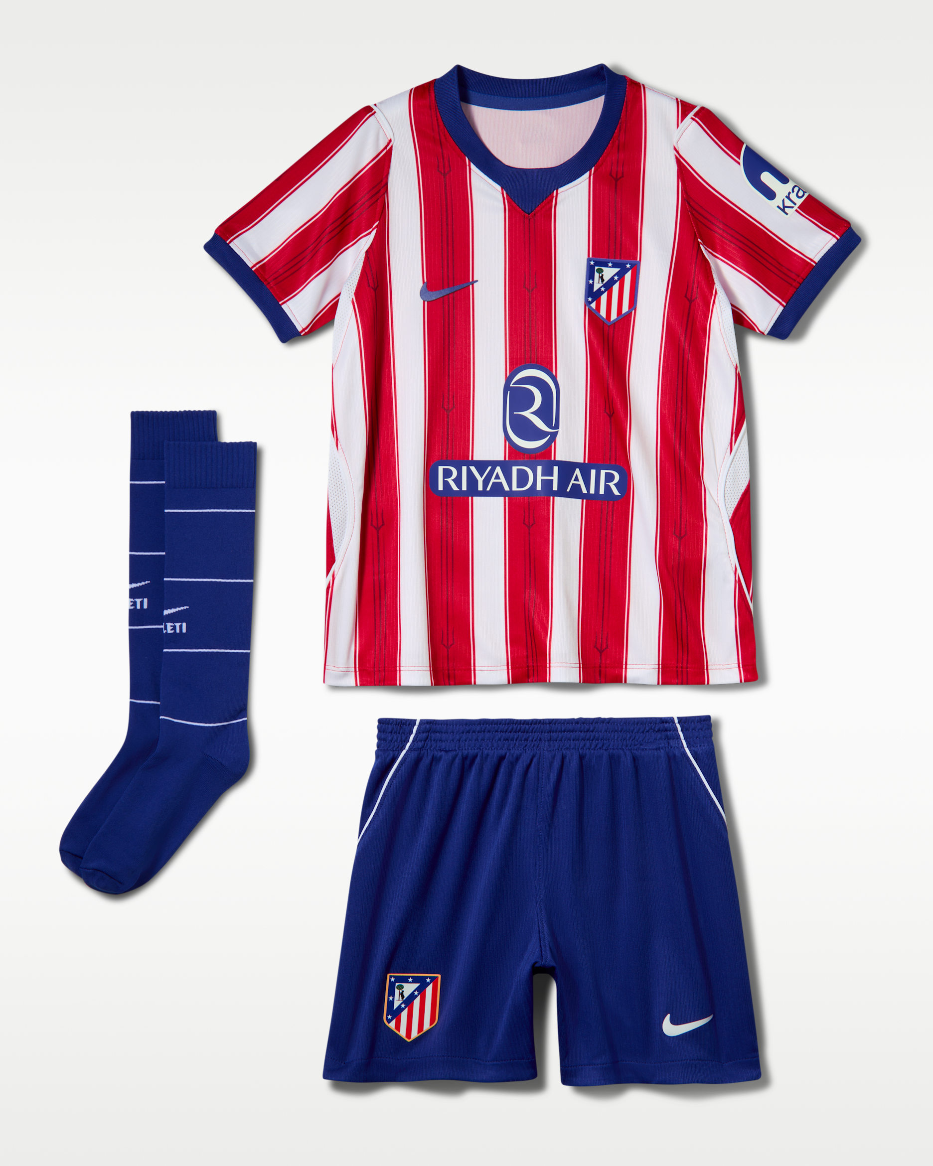Atlético Madrid 2026/27 Stadium Home dreiteiliges Nike Replika-Fußballset (jüngere Kinder) - Weiß/University Red/Deep Royal Blue/Deep Royal Blue