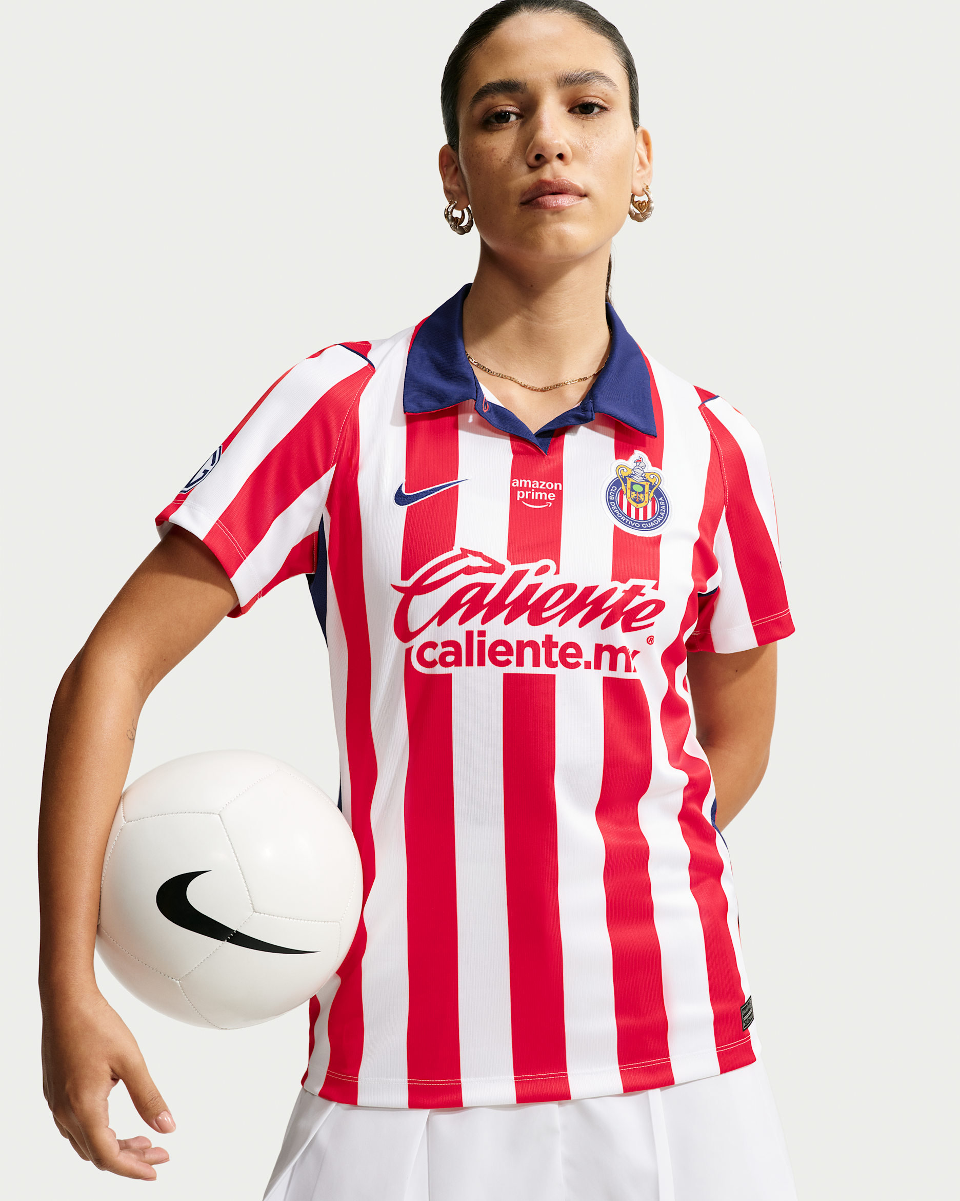 Jersey de futbol Nike Dri-FIT Replica del C.D. Guadalajara local 2026/27 Stadium para mujer - Blanco/Rojo velocidad/Azul fiel