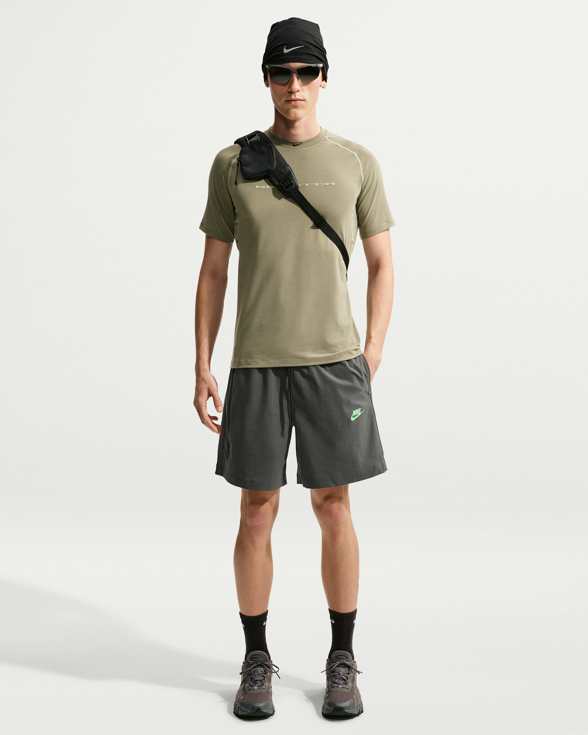 Nike Tech Men's Woven Shorts - Newsprint/Illusion Green