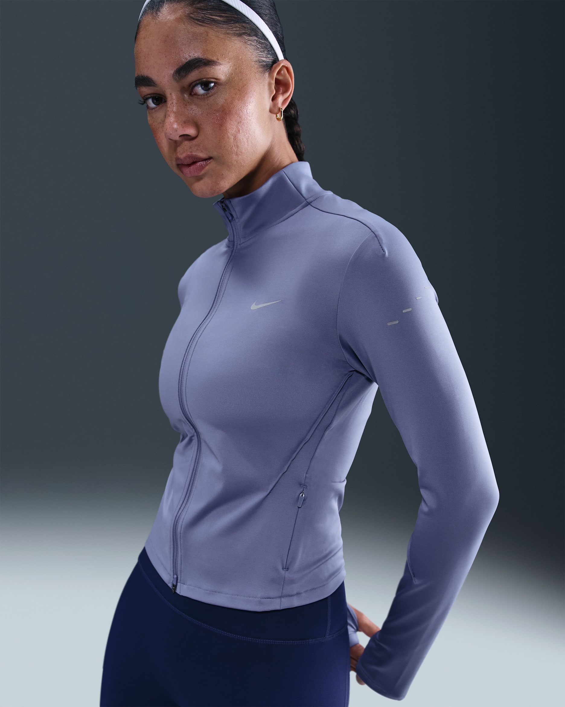 Playera de correr Dri-FIT de cierre completo capa intermedia para mujer Nike Swift - Índigo mundial