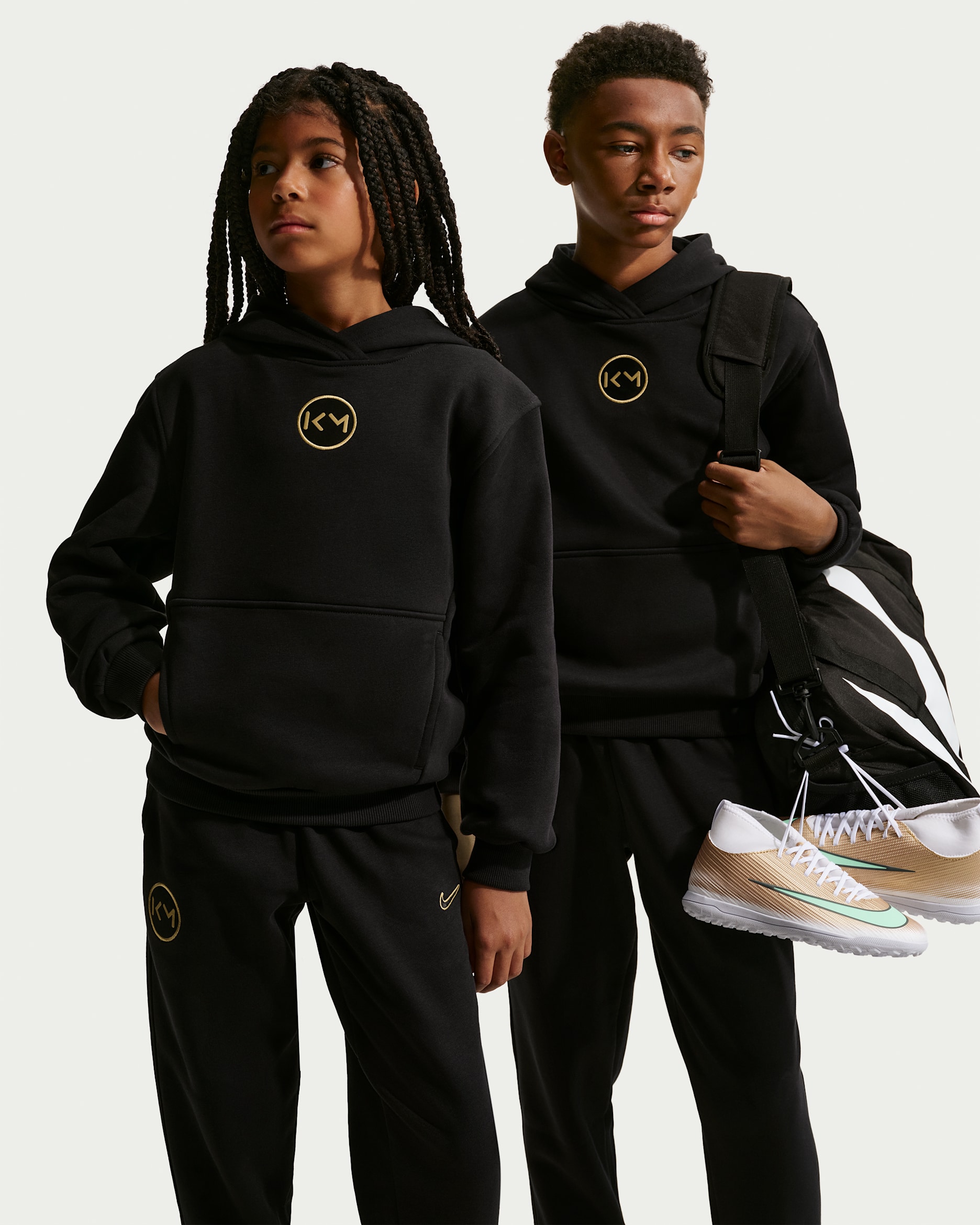 Kylian Mbappé Club Fleece Older Kids' Nike Football Hoodie - Black/Metallic Gold