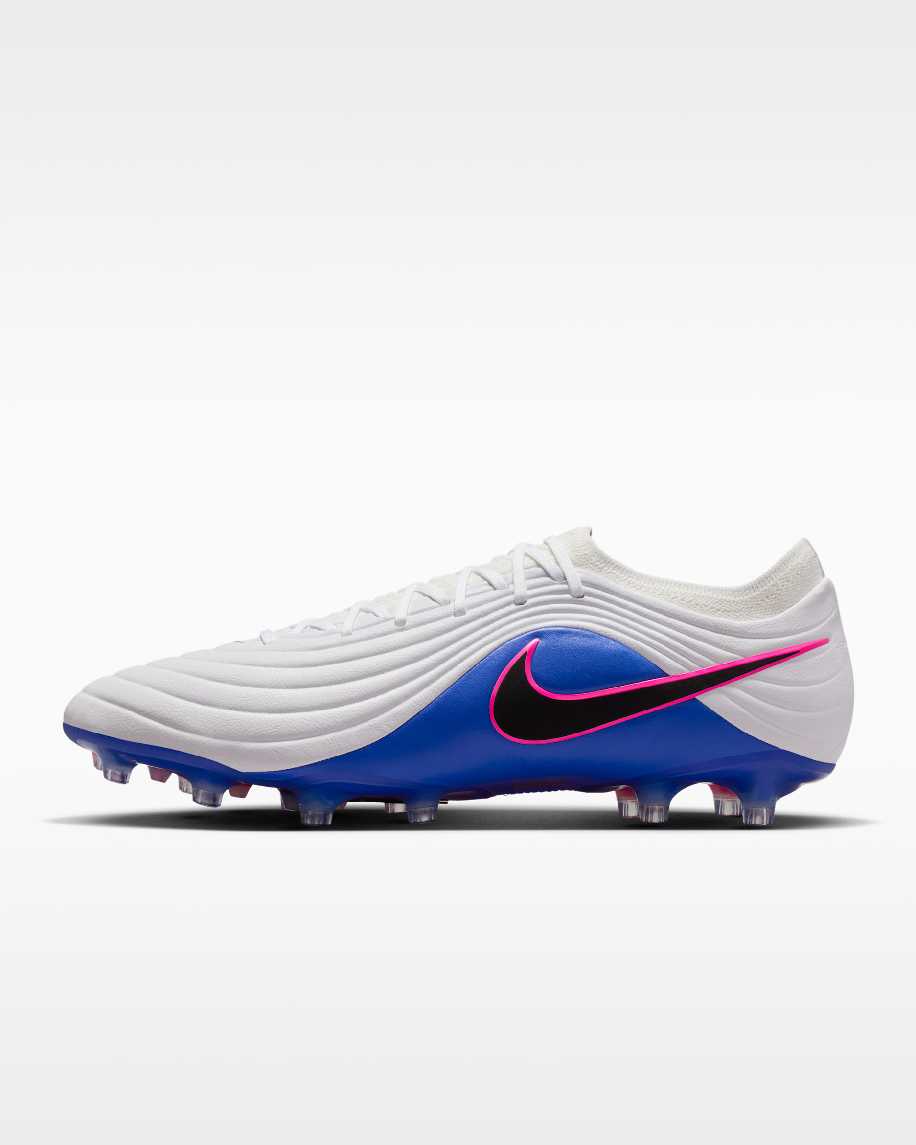 รองเท้าสตั๊ดฟุตบอลไม่หุ้มข้อสำหรับพื้นสนามหญ้าเทียม Nike Tiempo Maestro Elite - ขาว/Racer Blue/Pink Blast/ดำ