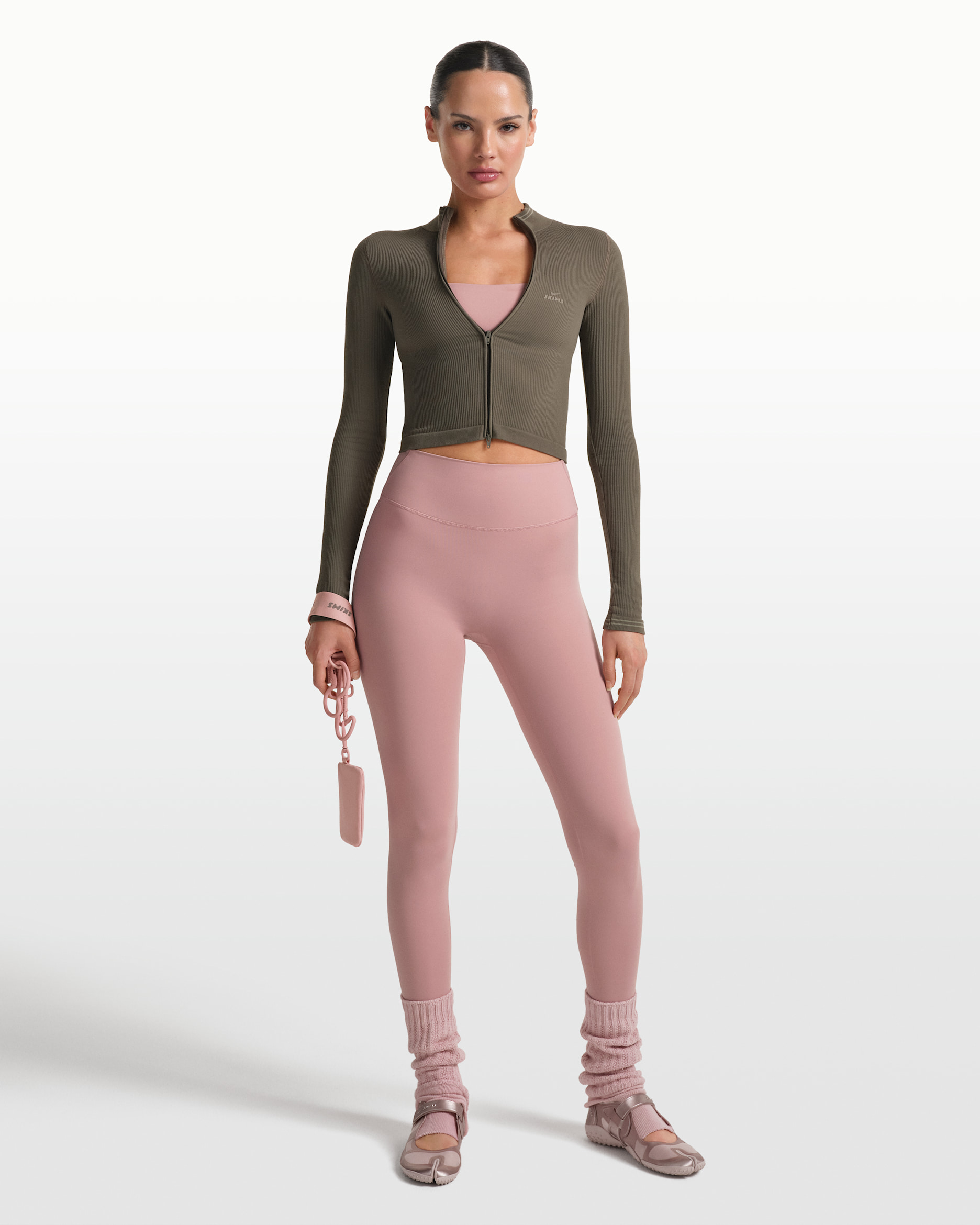 NikeSKIMS Ribbed Seamless Women's Cropped Full-Zip Jacket - NSKM DSTY OK MS/NSKM DUNE