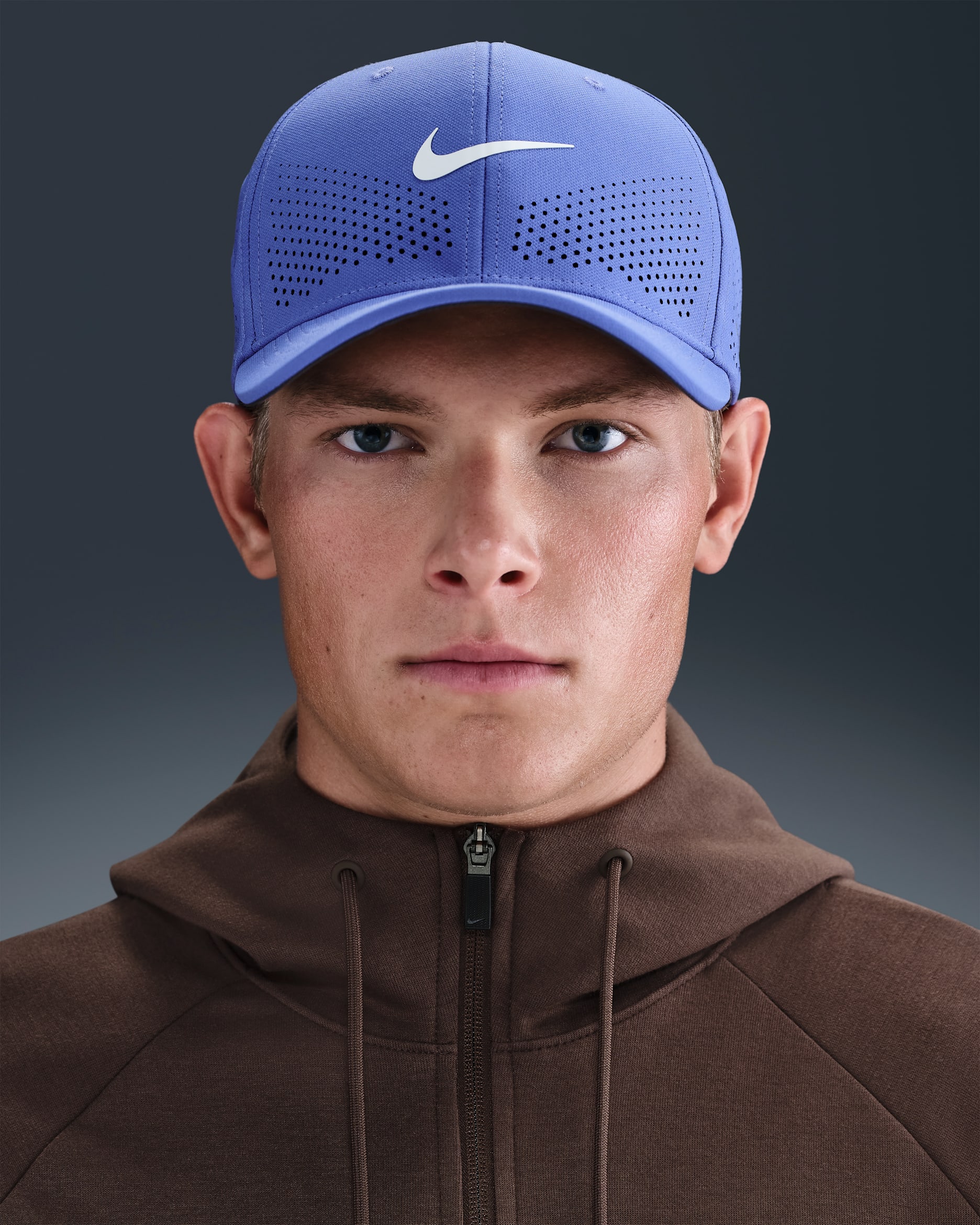 Gorra SwooshFlex estructurada Nike Dri-FIT ADV Rise - Azul cometa/Antracita/Blanco