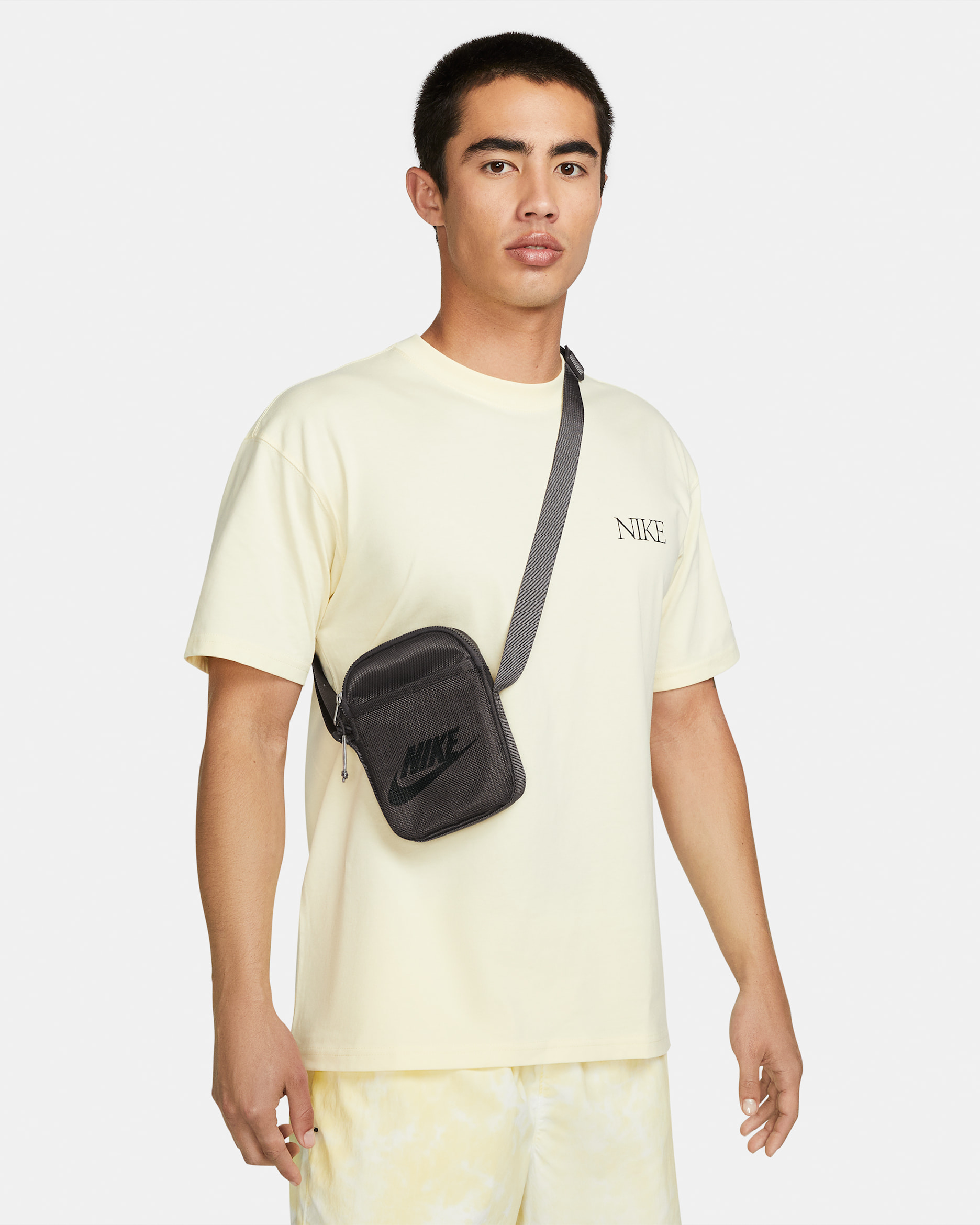 Nike Heritage 斜背包 (小型，1 公升) - Medium Ash/Medium Ash/黑色