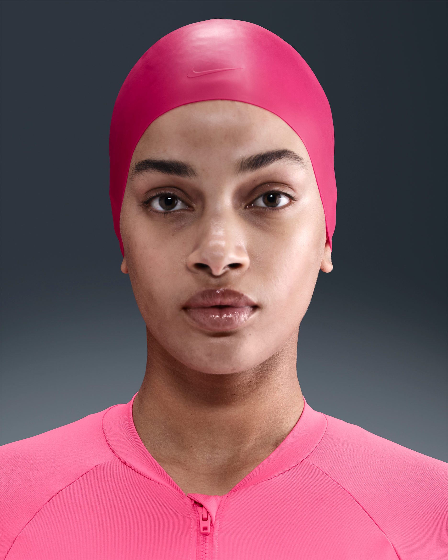 Gorro de entrenamiento de silicona para pelo largo Nike Swim Solid - Rosa óptimo/Rosa óptimo