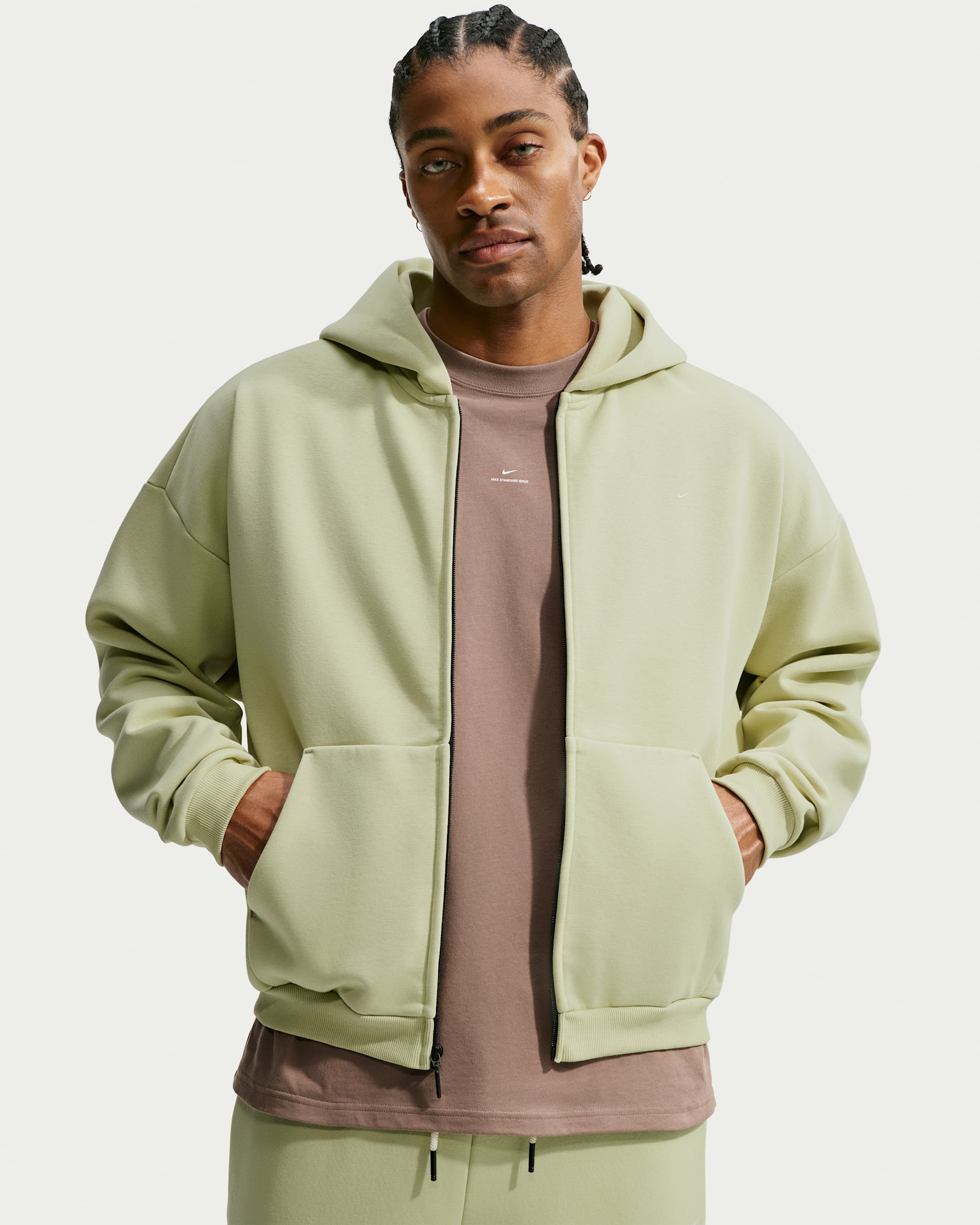 Sudadera con gorro de básquetbol con cierre completo Therma-FIT para hombre Nike Standard Issue - Aura oliva/Marfil pálido
