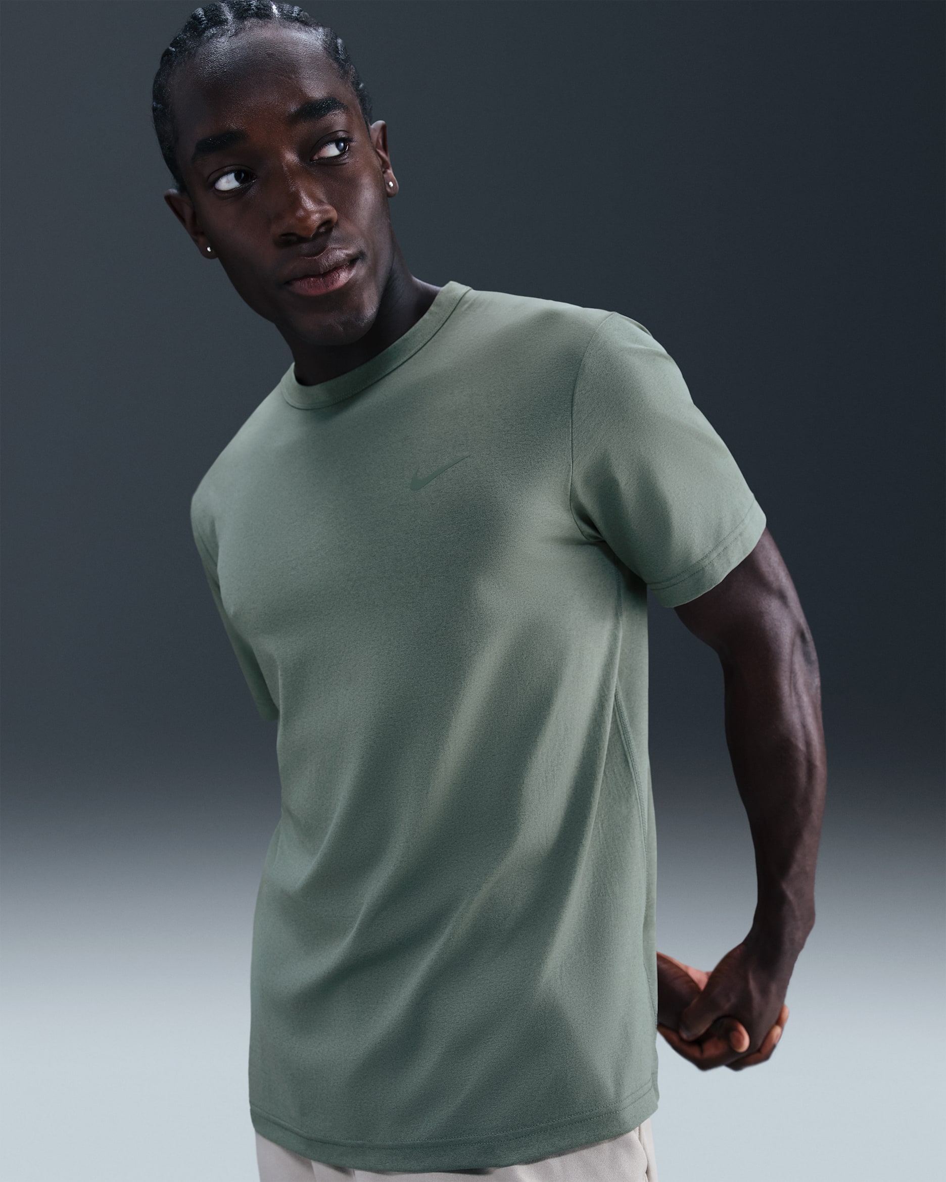 Nike Dri-FIT UV Hyverse 男款短袖健身上衣 - Clay Green/Clay Green