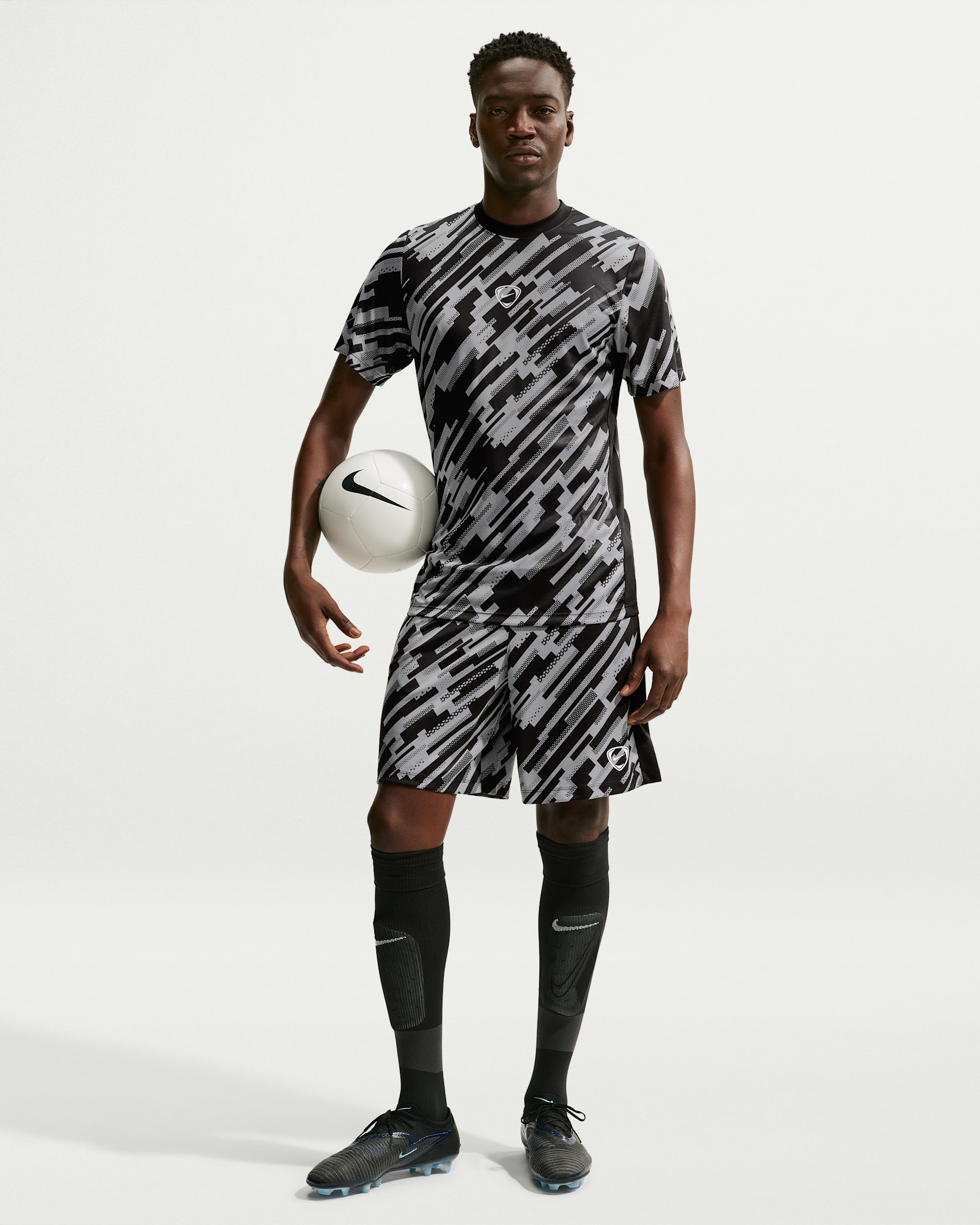Nike Academy+ Dri-FIT Fußballshorts (Herren) - Schwarz/Cool Grey/Weiß