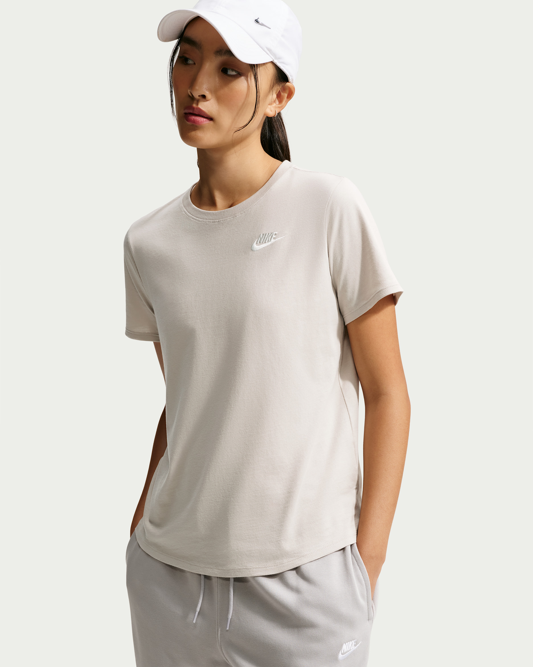 Nike Sportswear Club Essentials Women's T-Shirt - Cream II