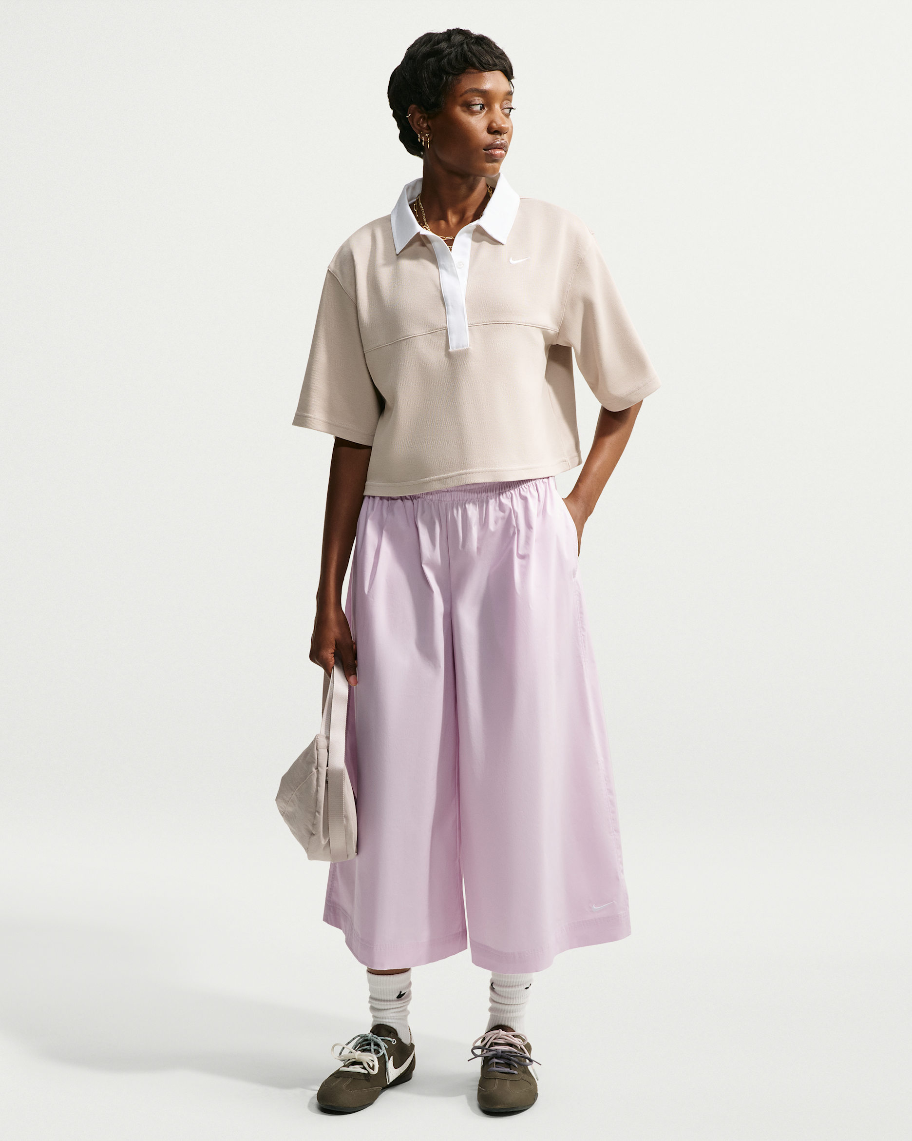 Pants tipo culotte de popelina de tiro medio oversized para mujer Nike Sportswear - Lila desteñido/Blanco