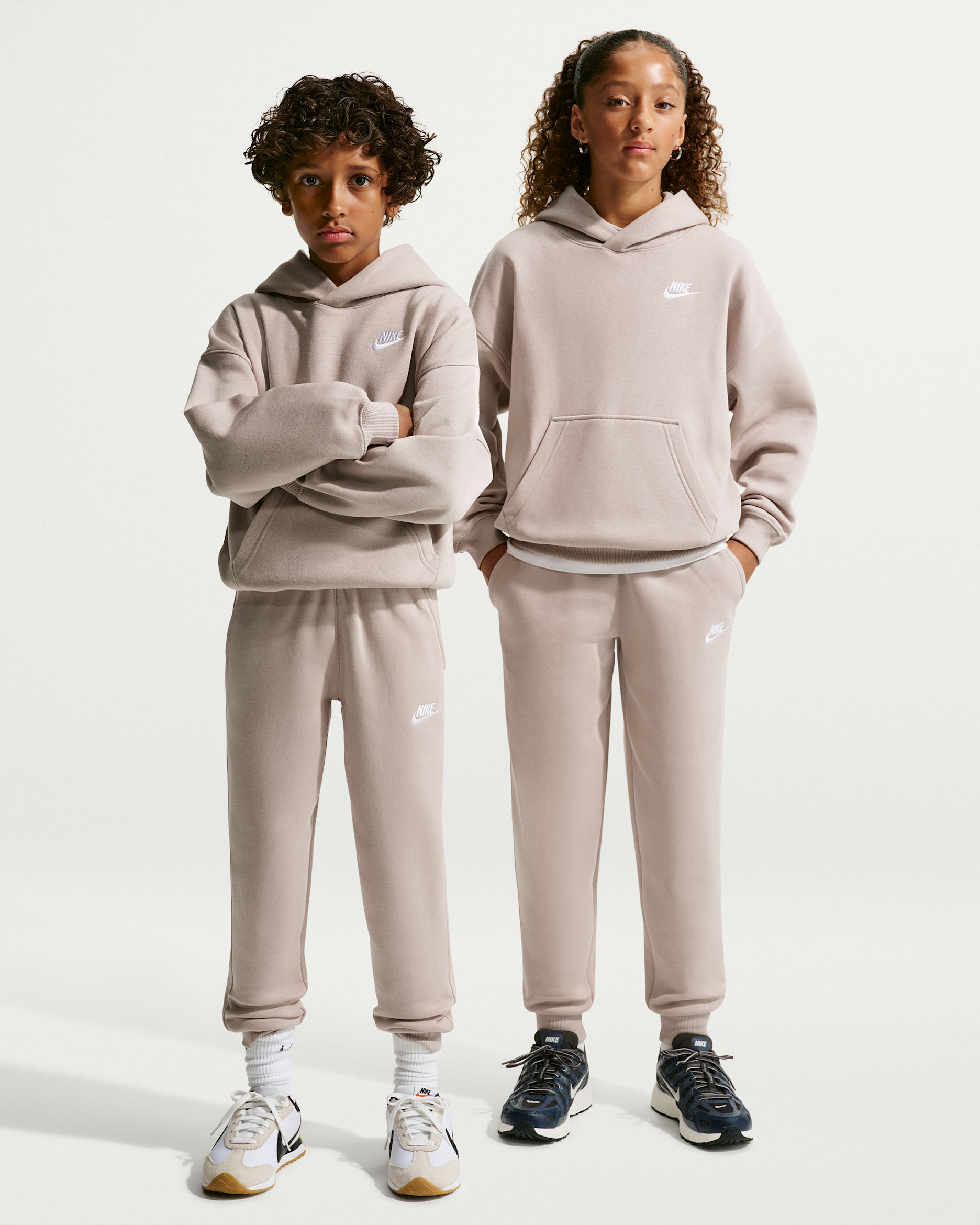 Nike Sportswear Club Fleece joggebukse til store barn - Moon Particle/Hvit
