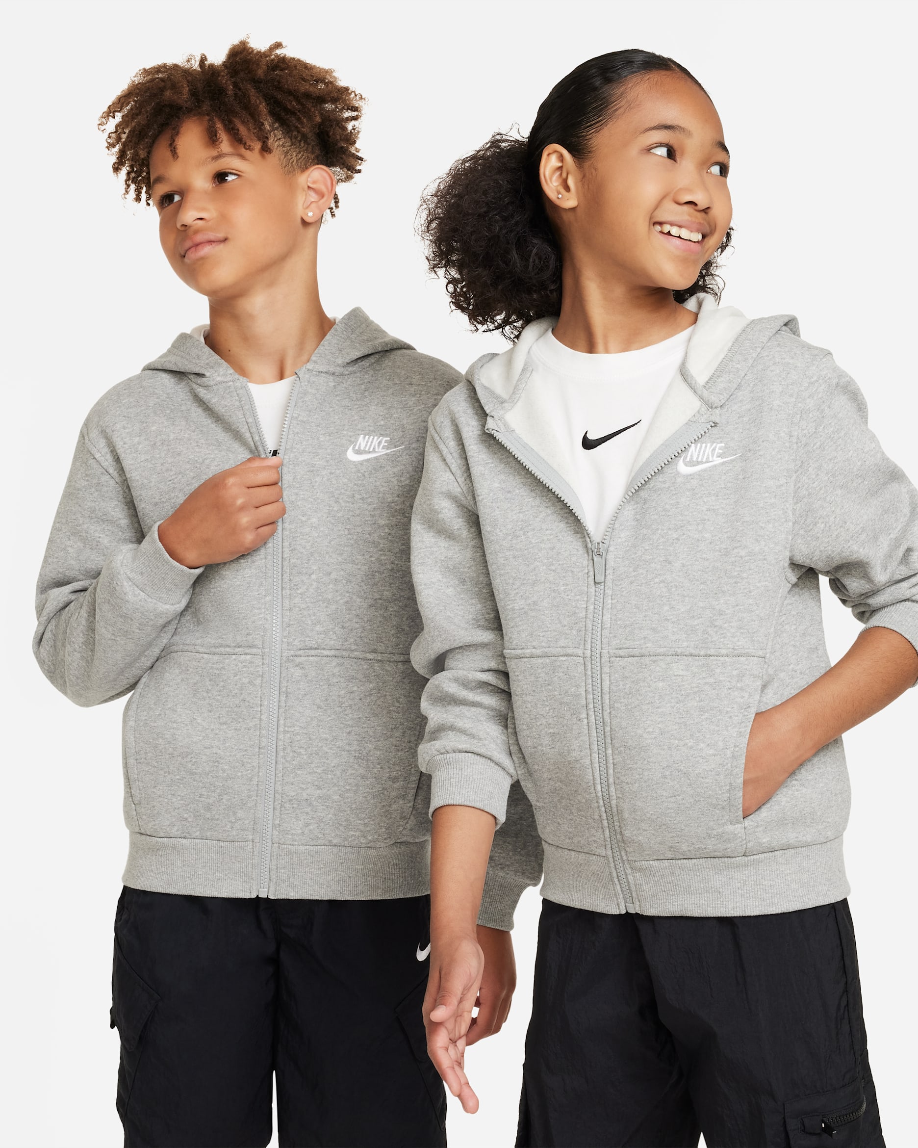 Nike Sportswear Club Fleece Kapuzenjacke für ältere Kinder - Dark Grey Heather/Base Grey/Weiß