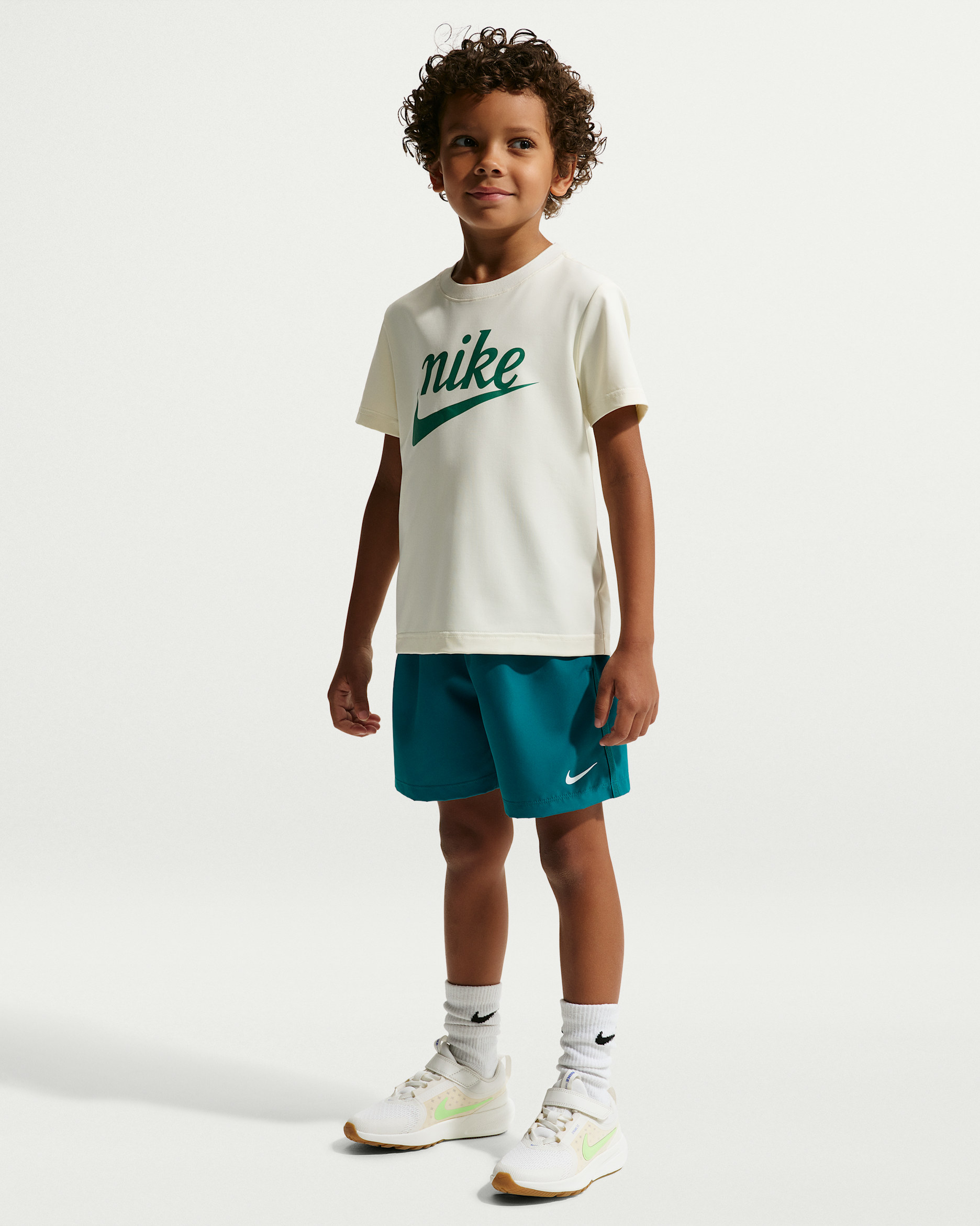 Shorts de tejido Woven Dri-FIT para niños talla pequeña Nike Icon - Abeto brillante