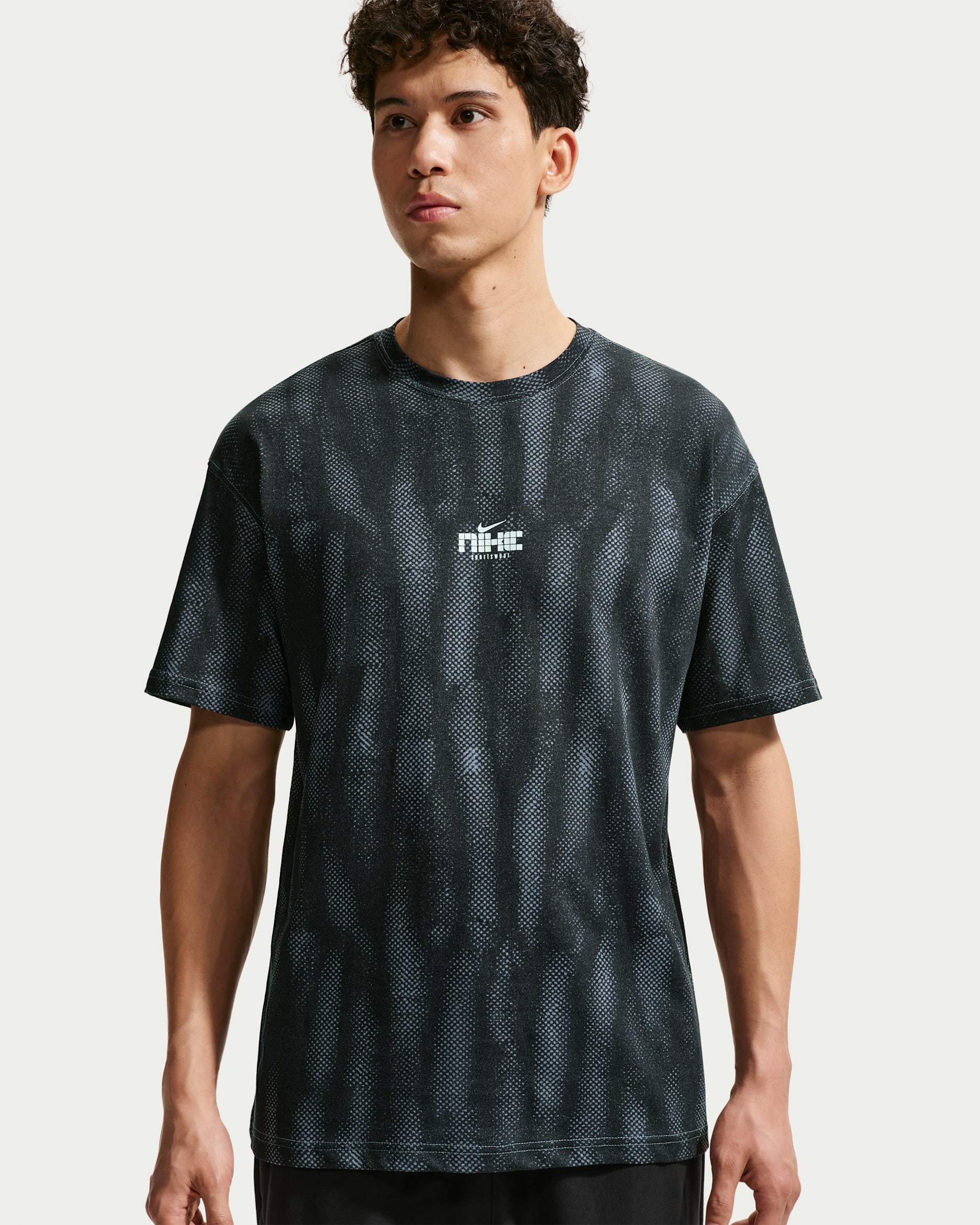 ナイキ スポーツウェア Tシャツ - ニュースレート