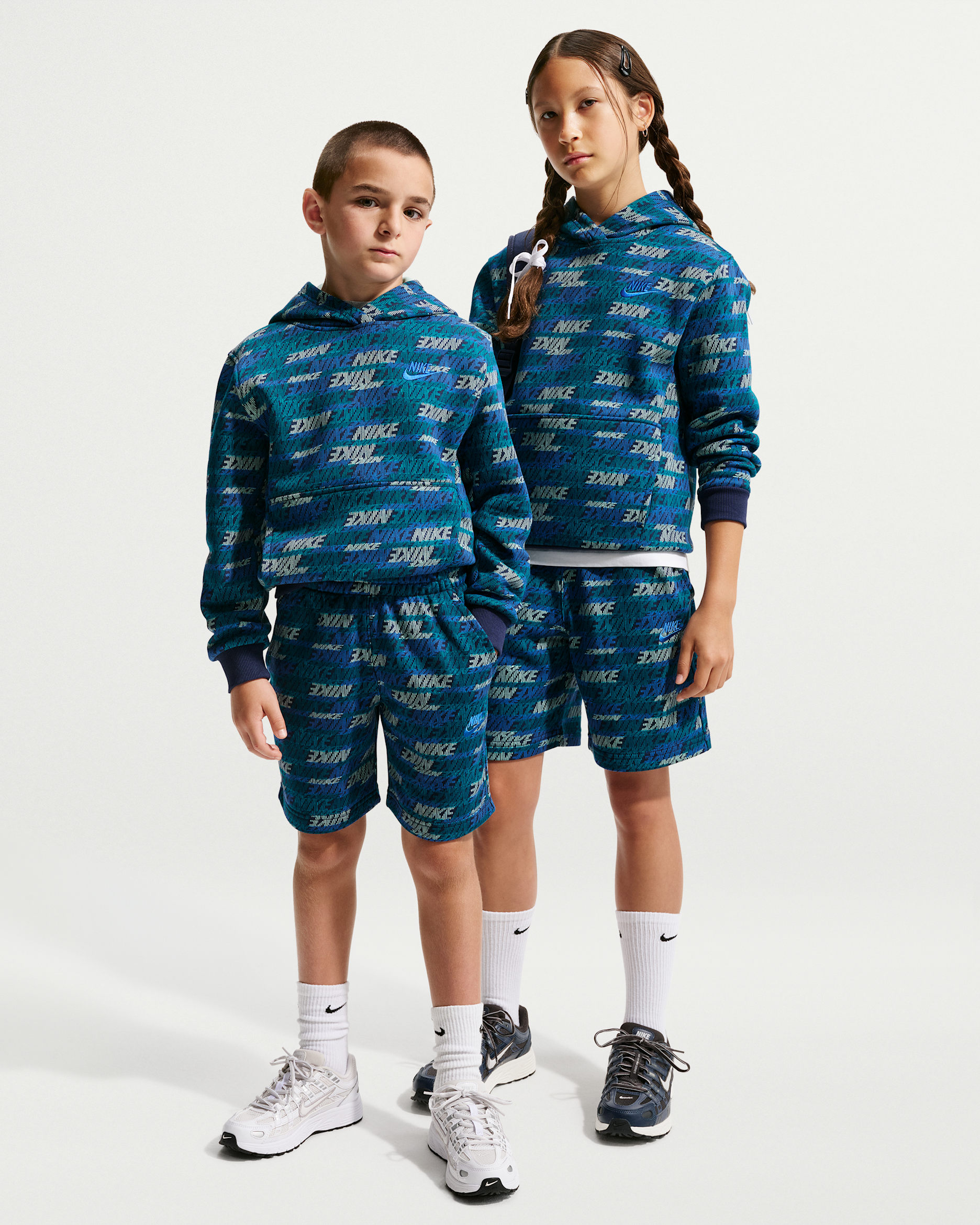 Shorts i sweatshirttyg Nike Sportswear Club Fleece för ungdom - Bright Spruce/Midnight Navy/Game Royal