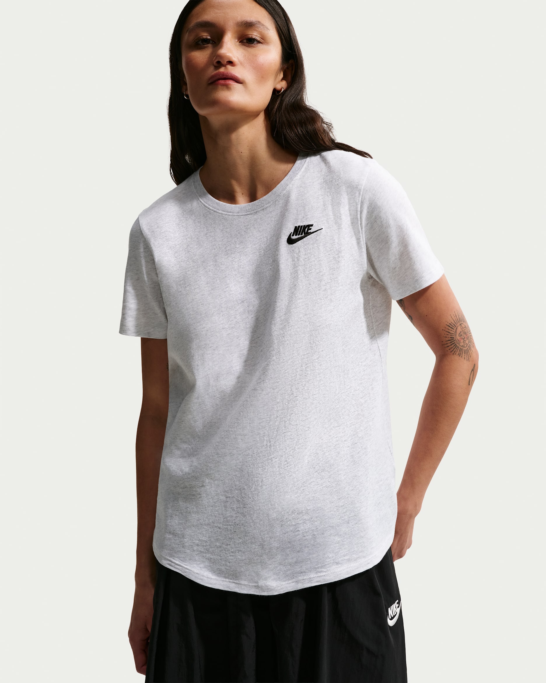 Nike Sportswear Club Essentials Women's T-Shirt - Birch Heather/Black