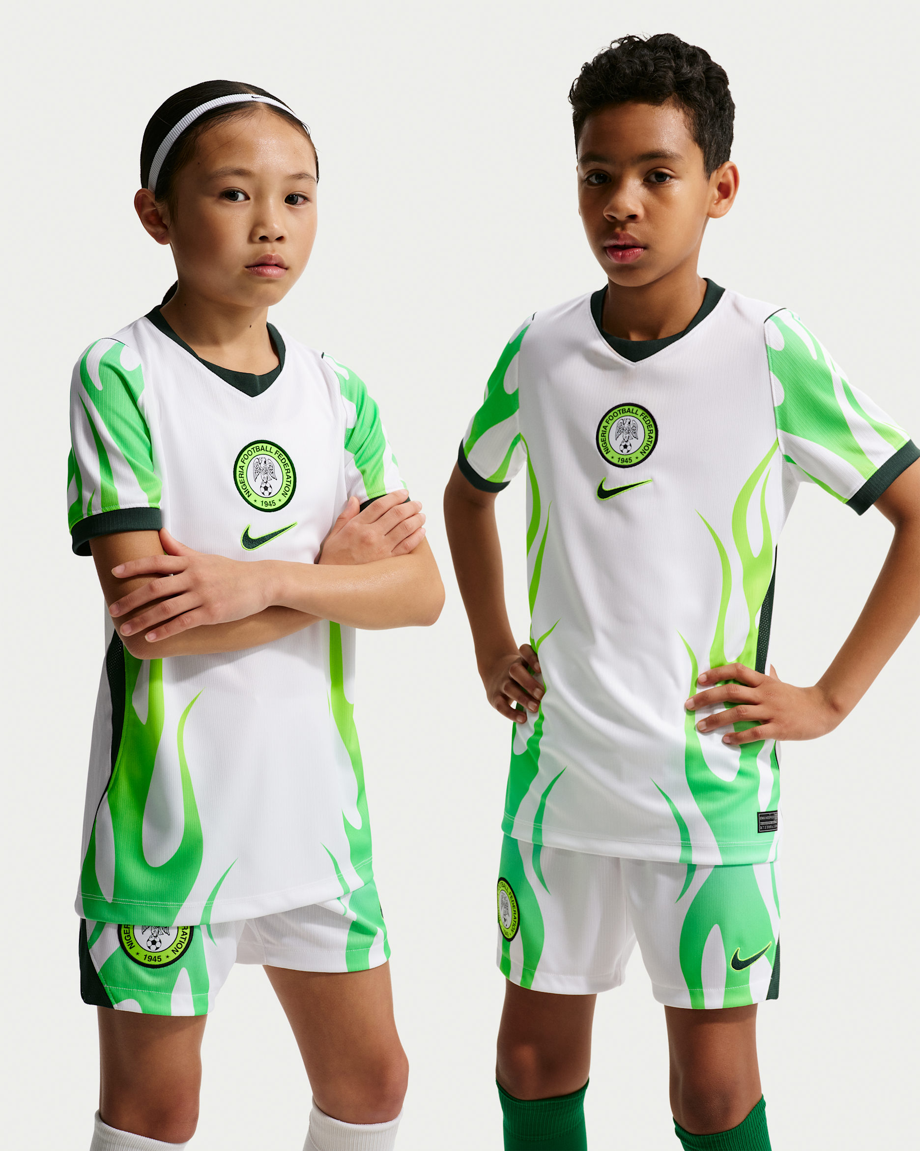 Jersey de fútbol Nike Dri-FIT Replica de Nigeria visitante 2026 Stadium para niños talla grande - Blanco/Verde resplandor/Negro