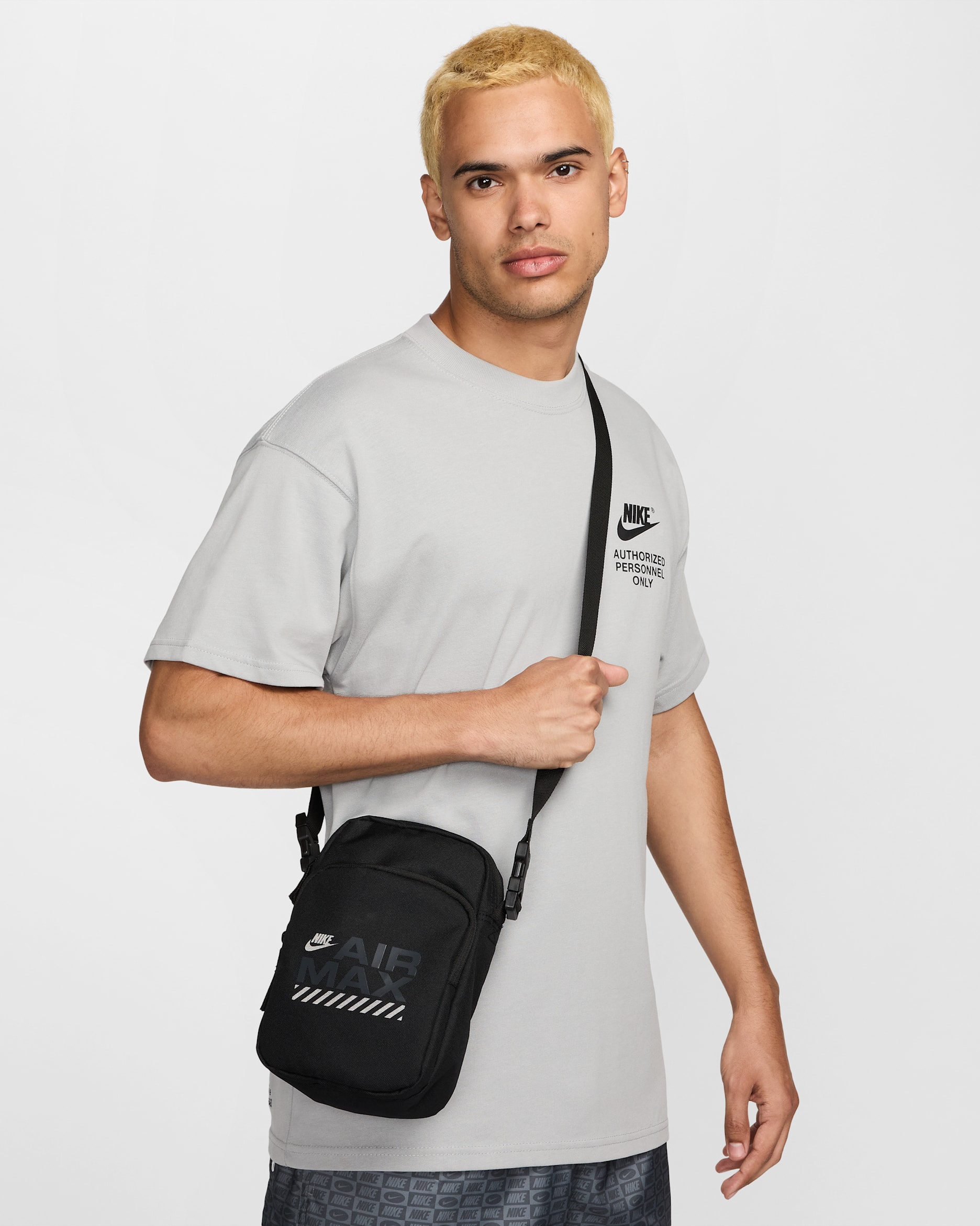Nike Heritage Crossbody Bag (4L) - Black/Black/Reflective Silver