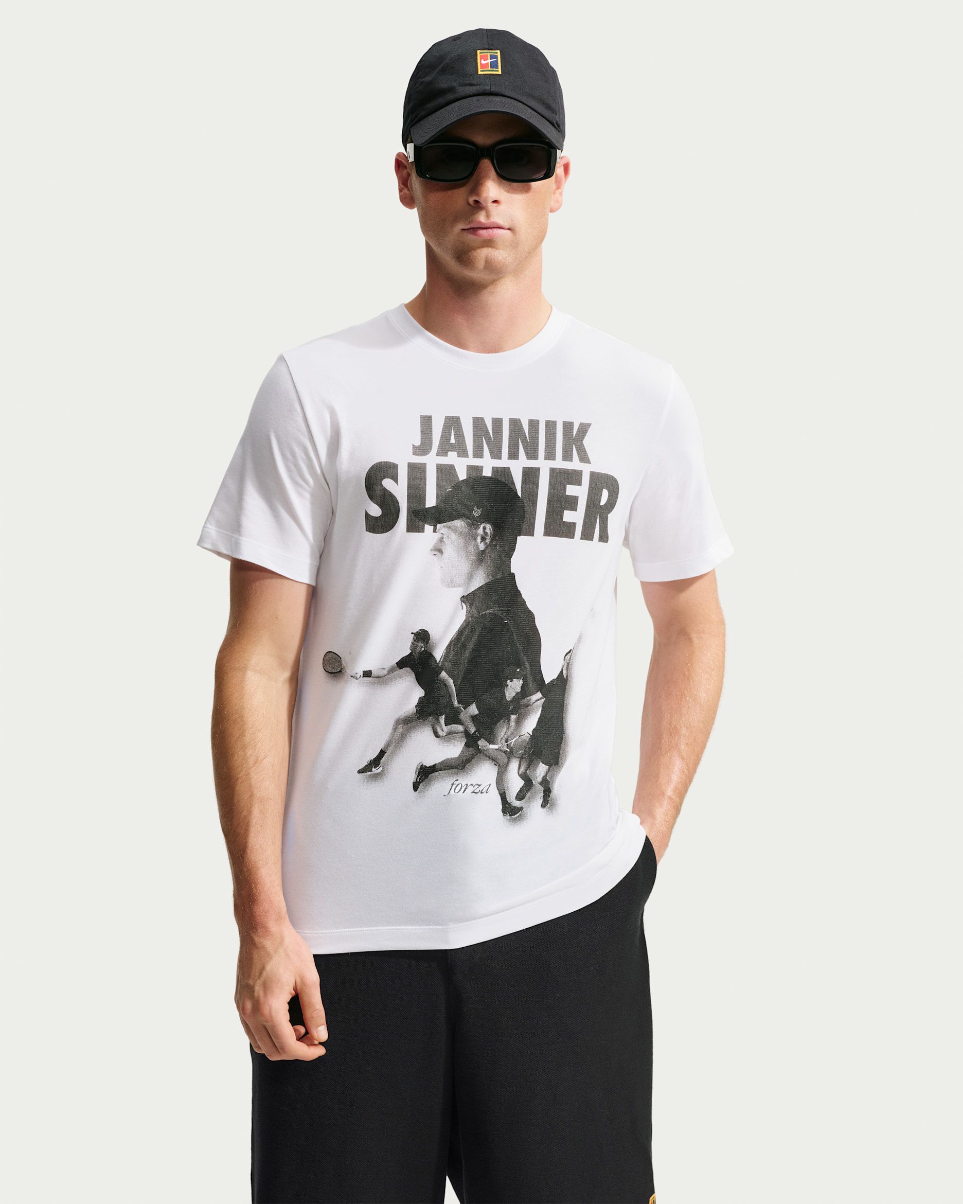 Playera de tenis con gráfico NikeCourt Dri-FIT para hombre Jannik Sinner - Blanco