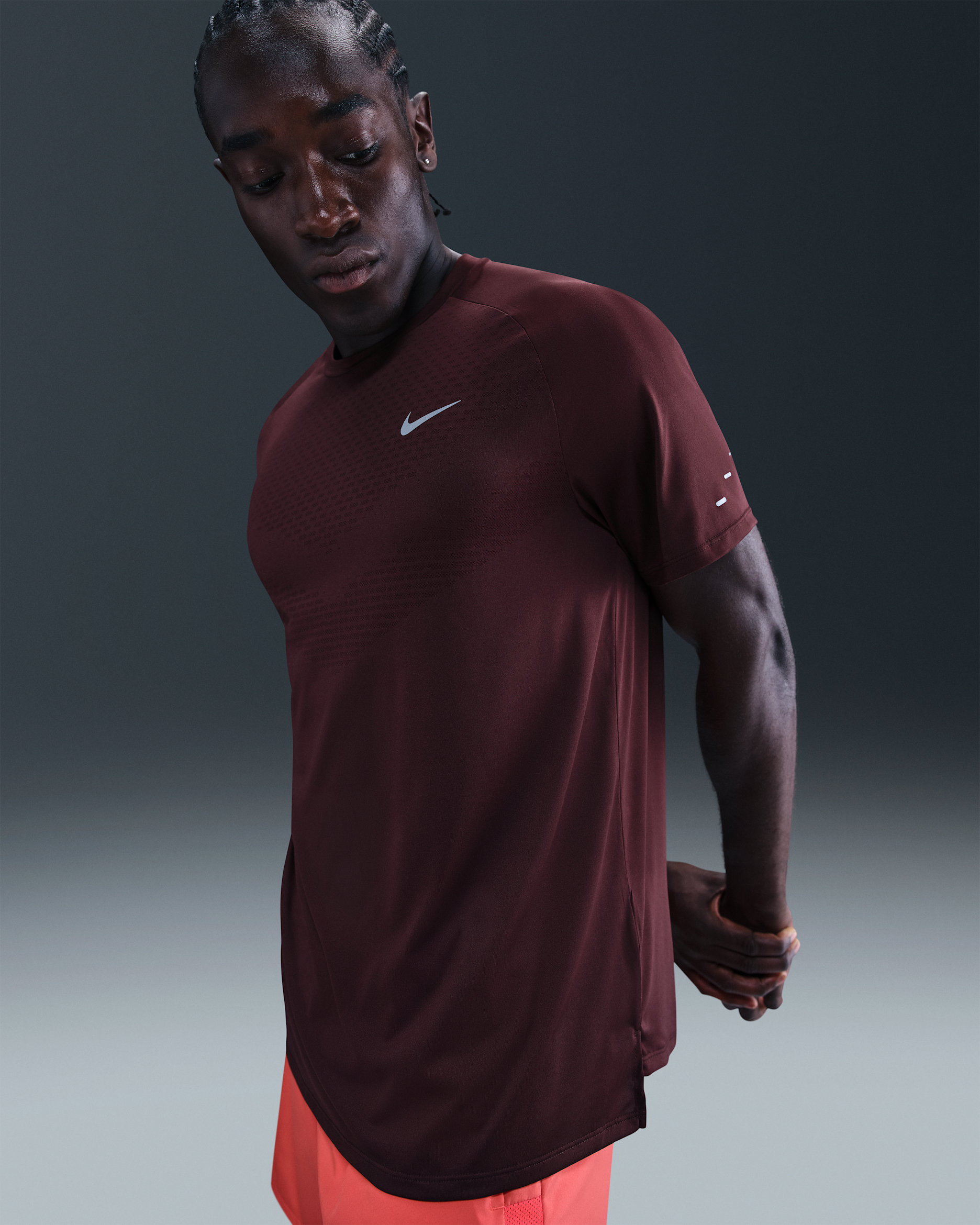 Playera de correr de manga corta Dri-FIT ADV para hombre Nike Stride - Burdeos enérgico/Jaspeado