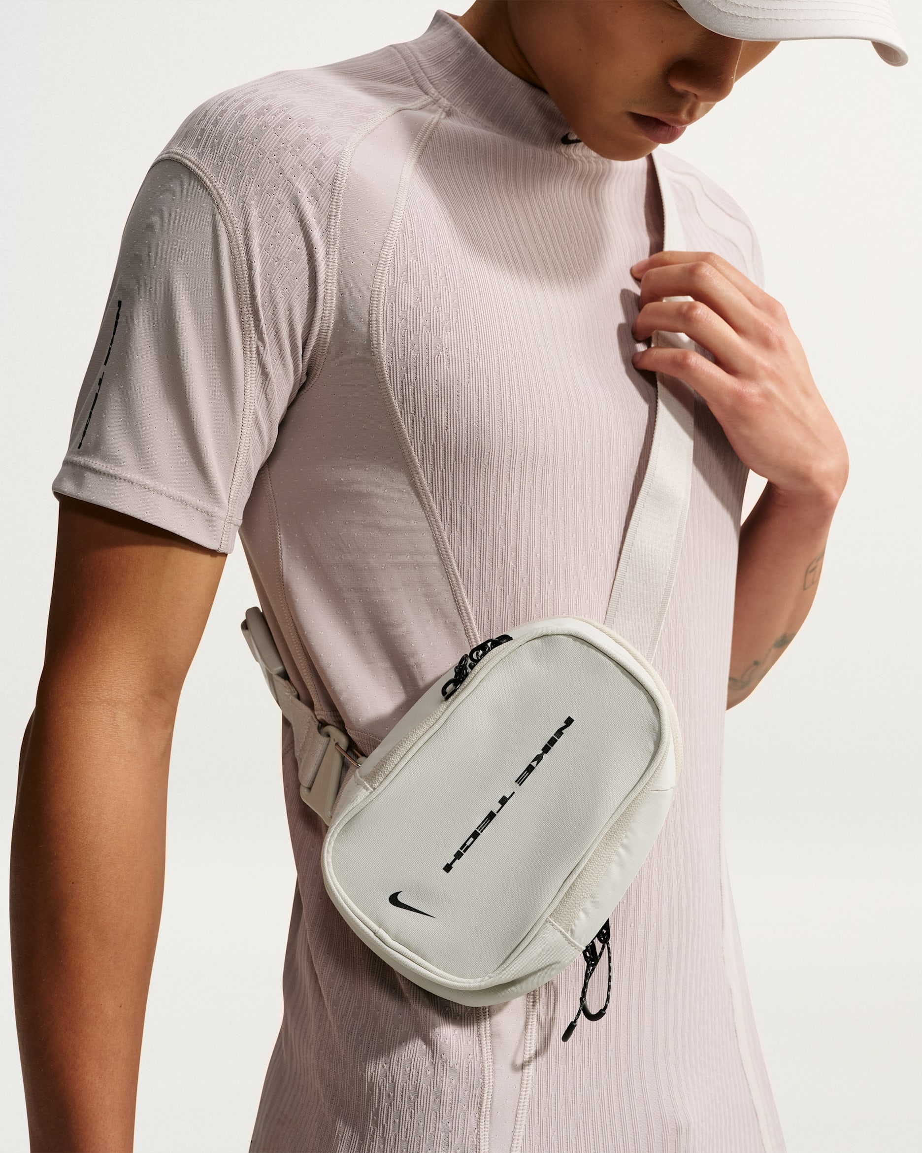 Nike Commute Nike Tech Cross-Body Bag (1L) - Light Bone/Light Bone/Black