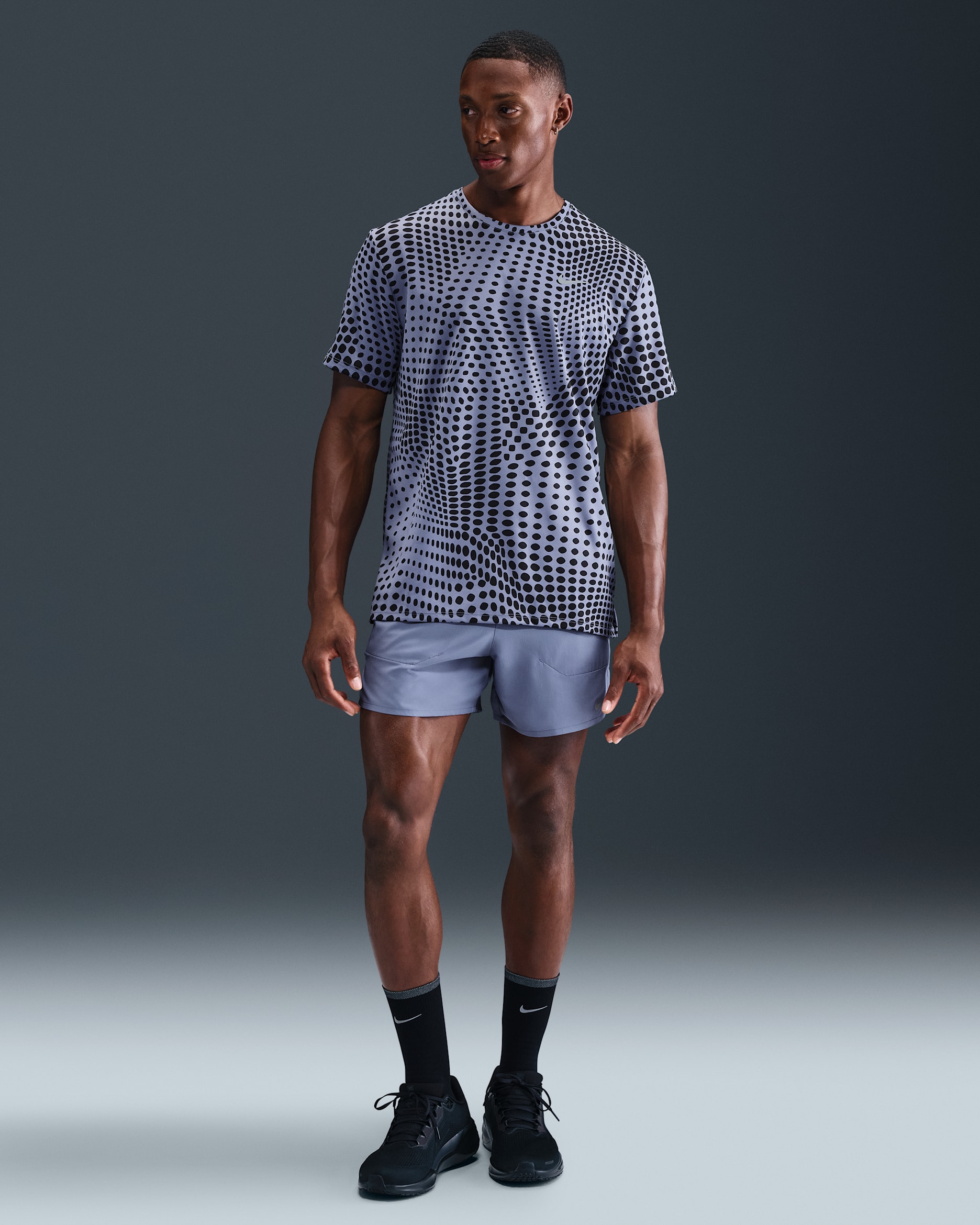 Shorts de correr Dri-FIT de 13 cm con forro de ropa interior para hombre Nike Stride - Índigo mundial/Negro