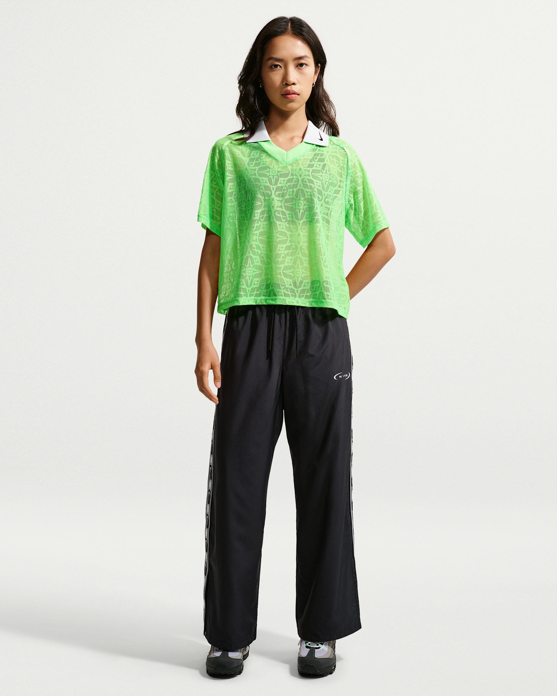 กางเกงขายาวแบบทอเอวปานกลางผู้หญิง Nike Sportswear Classic - ดำ/Sail