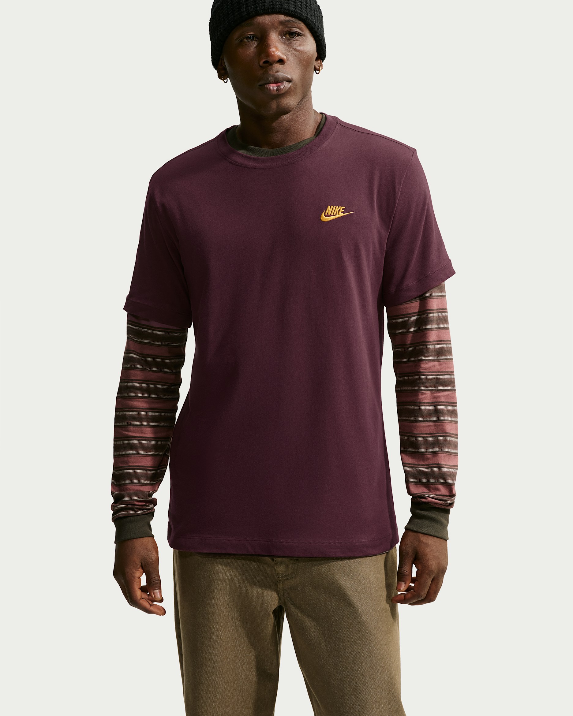 Nike Sportswear Club Men's T-Shirt - Burgundy Crush/Metallic Gold