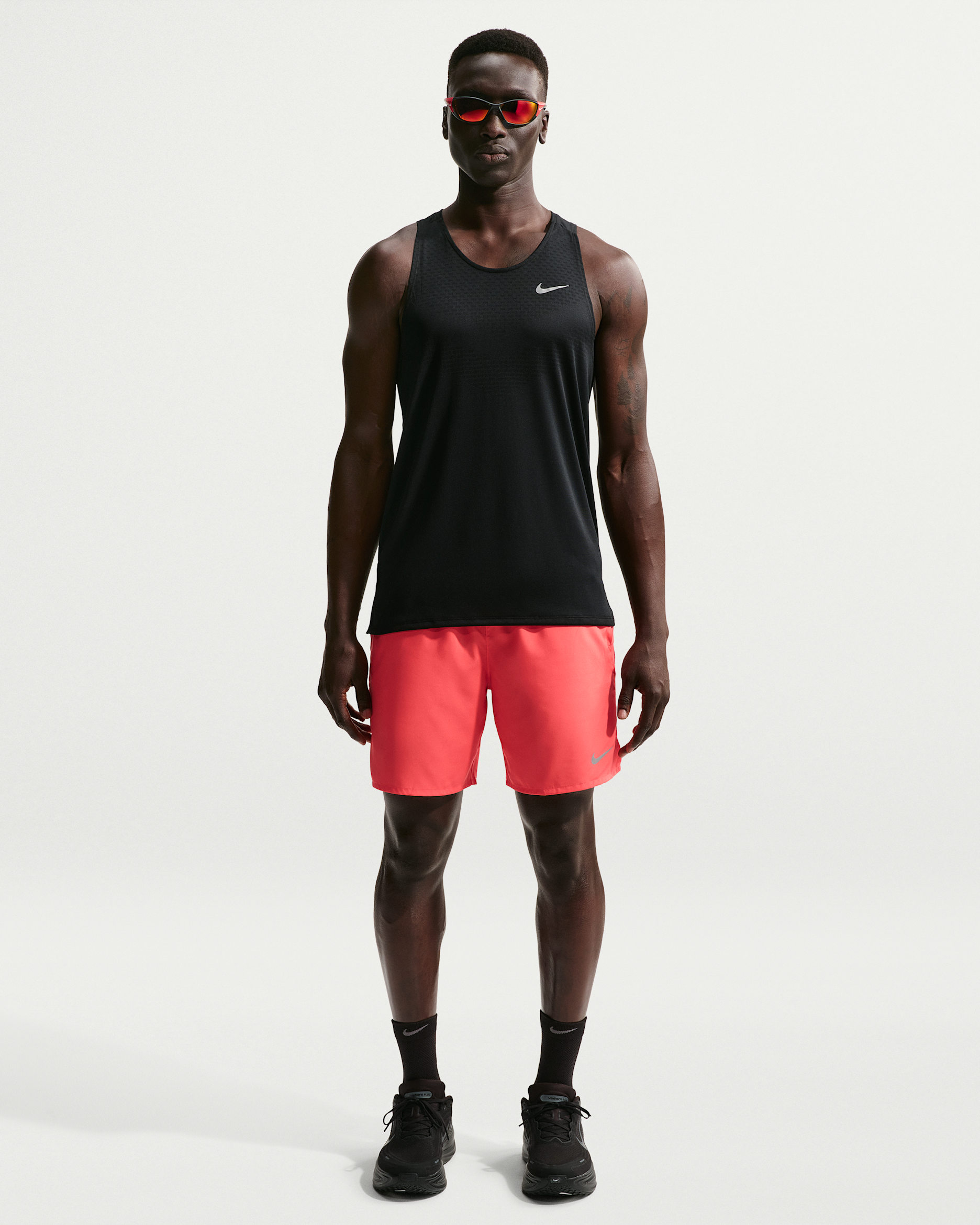 Shorts de correr Dri-FIT de 18 cm con forro de ropa interior para hombre Nike Challenger - Carmesí brillante/Carmesí brillante/Negro