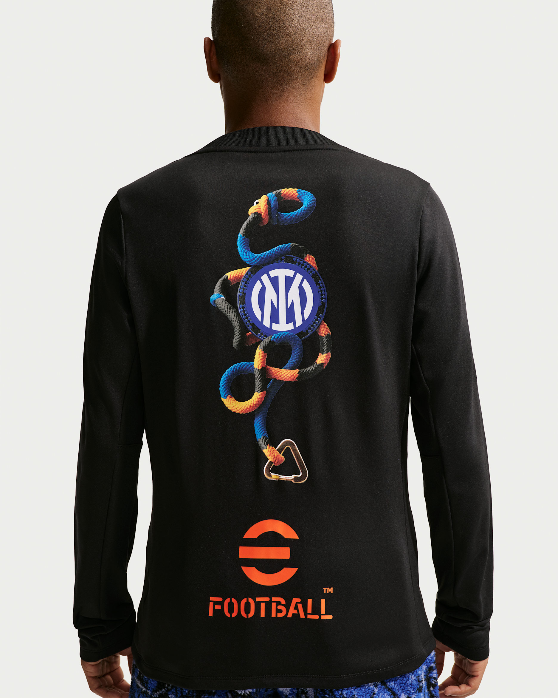 Maglia da calcio pre-partita a manica lunga Nike ACG Dri-FIT Inter Academy Pro SE – Uomo - Nero/Safety Orange