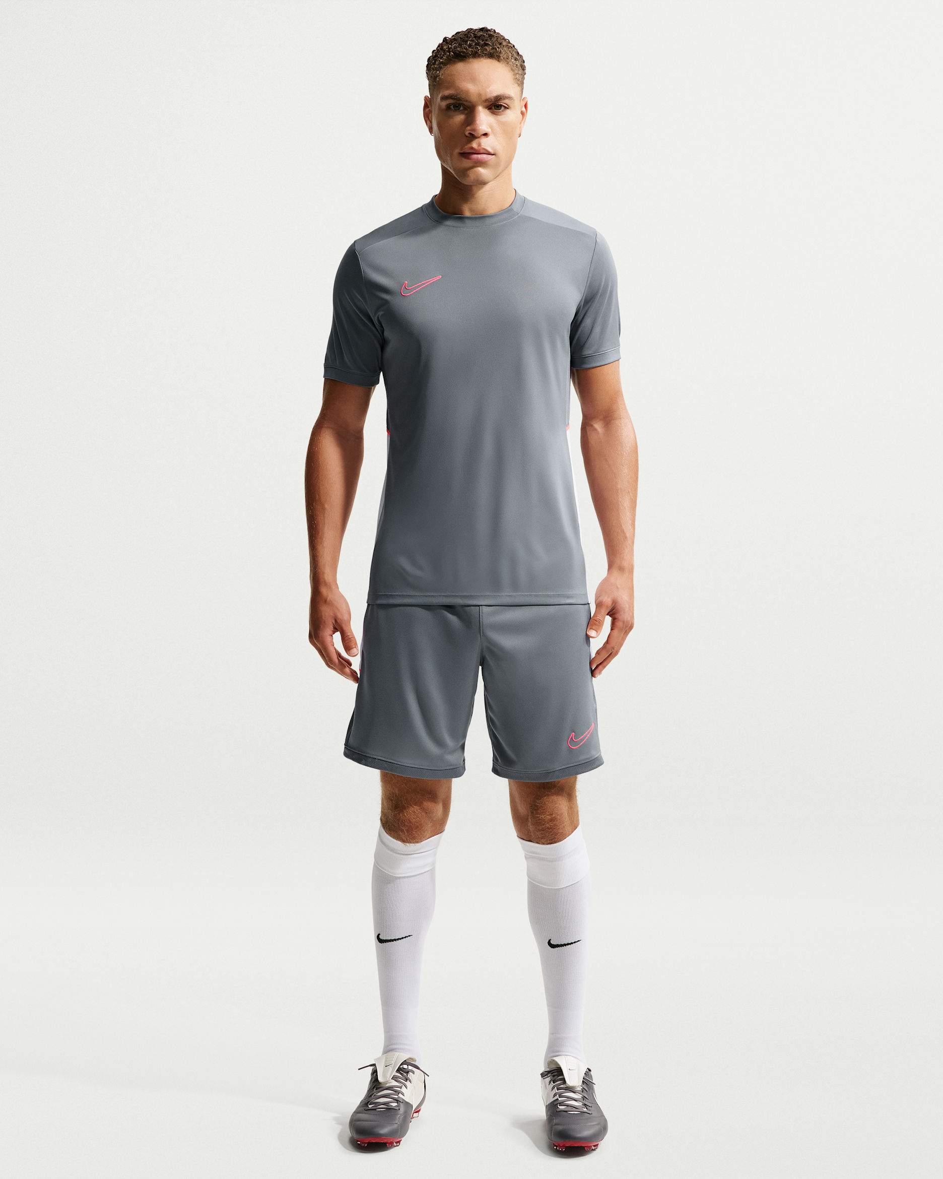 Short de foot Nike Academy Dri-FIT pour homme - Smoke Grey/Blanc/Hot Punch/Hot Punch