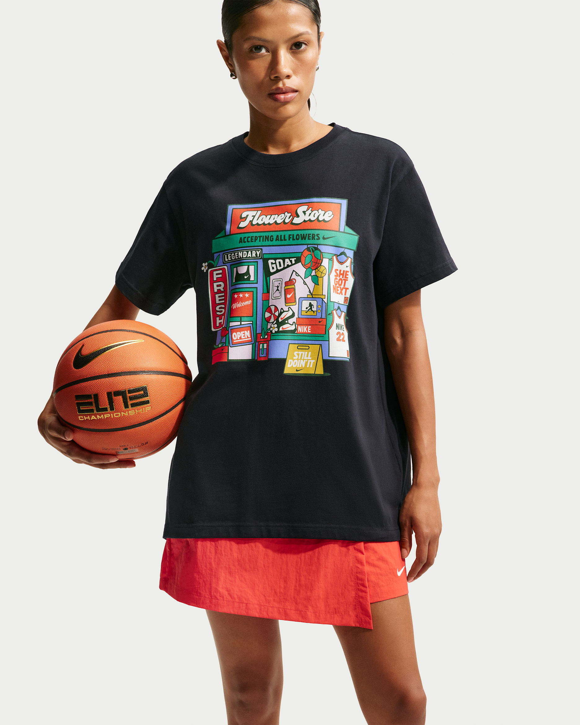 Nike Women's Oversized Graphic T-Shirt - Black