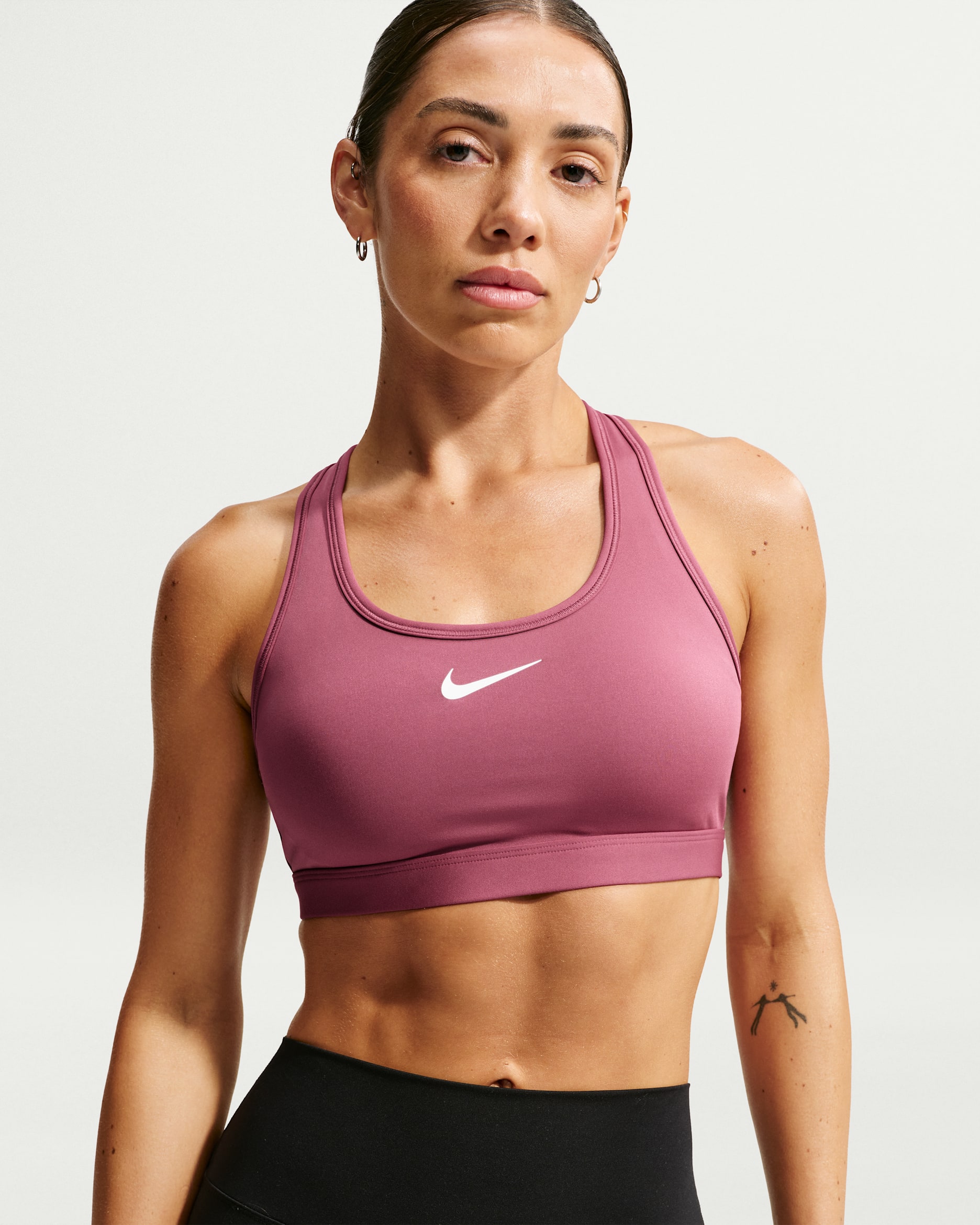 Brassière de sport rembourrée à maintien normal Nike Swoosh pour Femme - Pink Smoke/Blanc