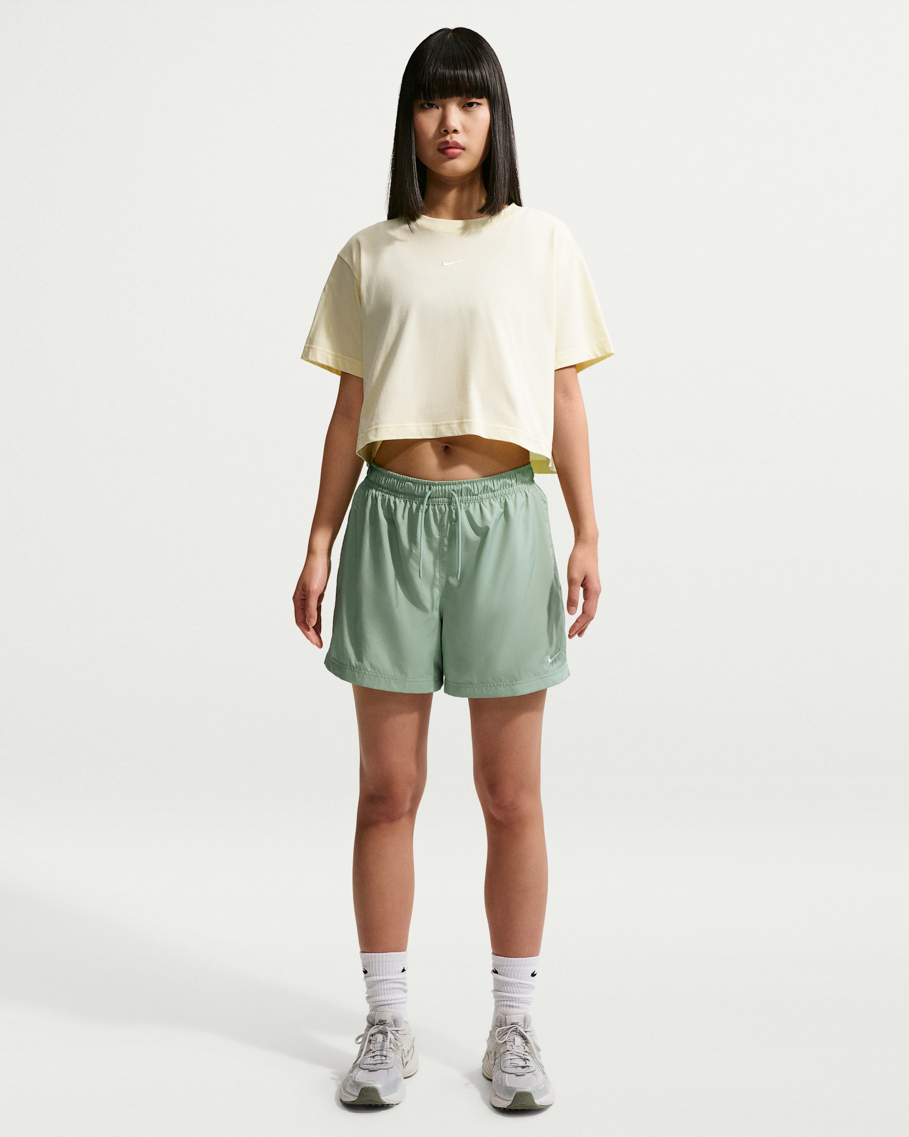 Shorts de tiro medio para mujer Nike Sportswear Classic Wovens - Vapor/Vela