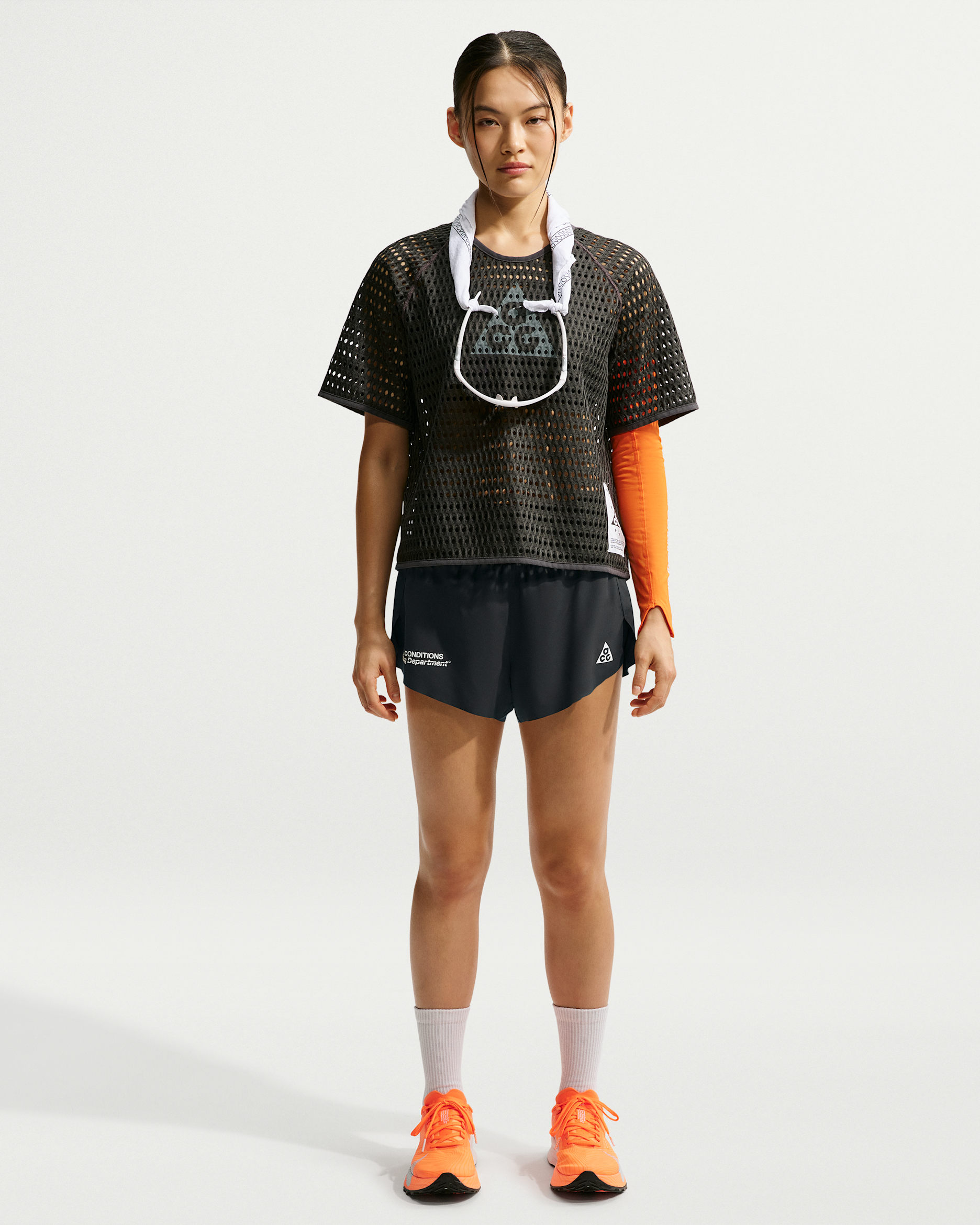 Shorts Dri-FIT ADV para mujer ACG Trailwind - Gris humo oscuro/Blanco