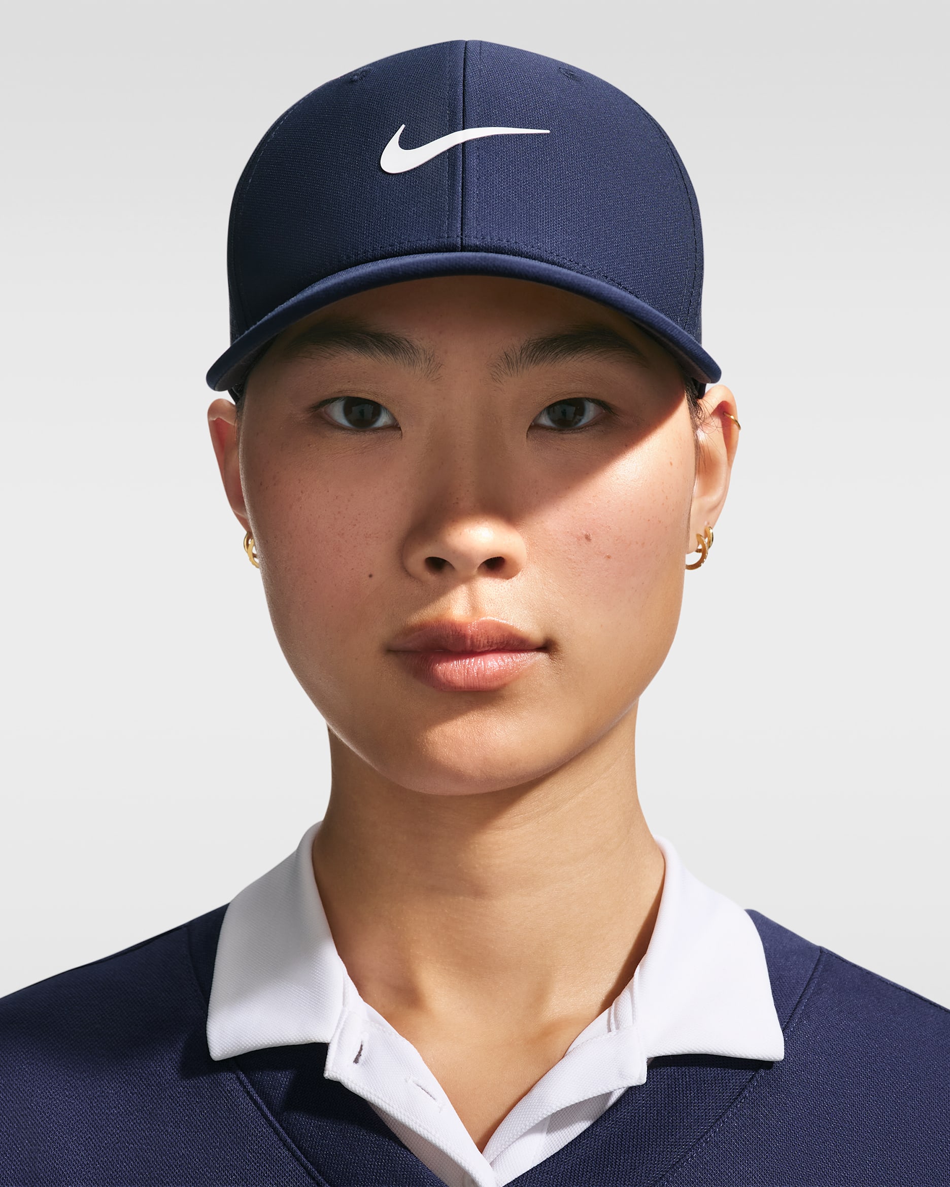 Gorra de golf Dri-FIT ADV SwooshFlex con estructura Nike Rise - Azul marino universitario/Antracita/Blanco