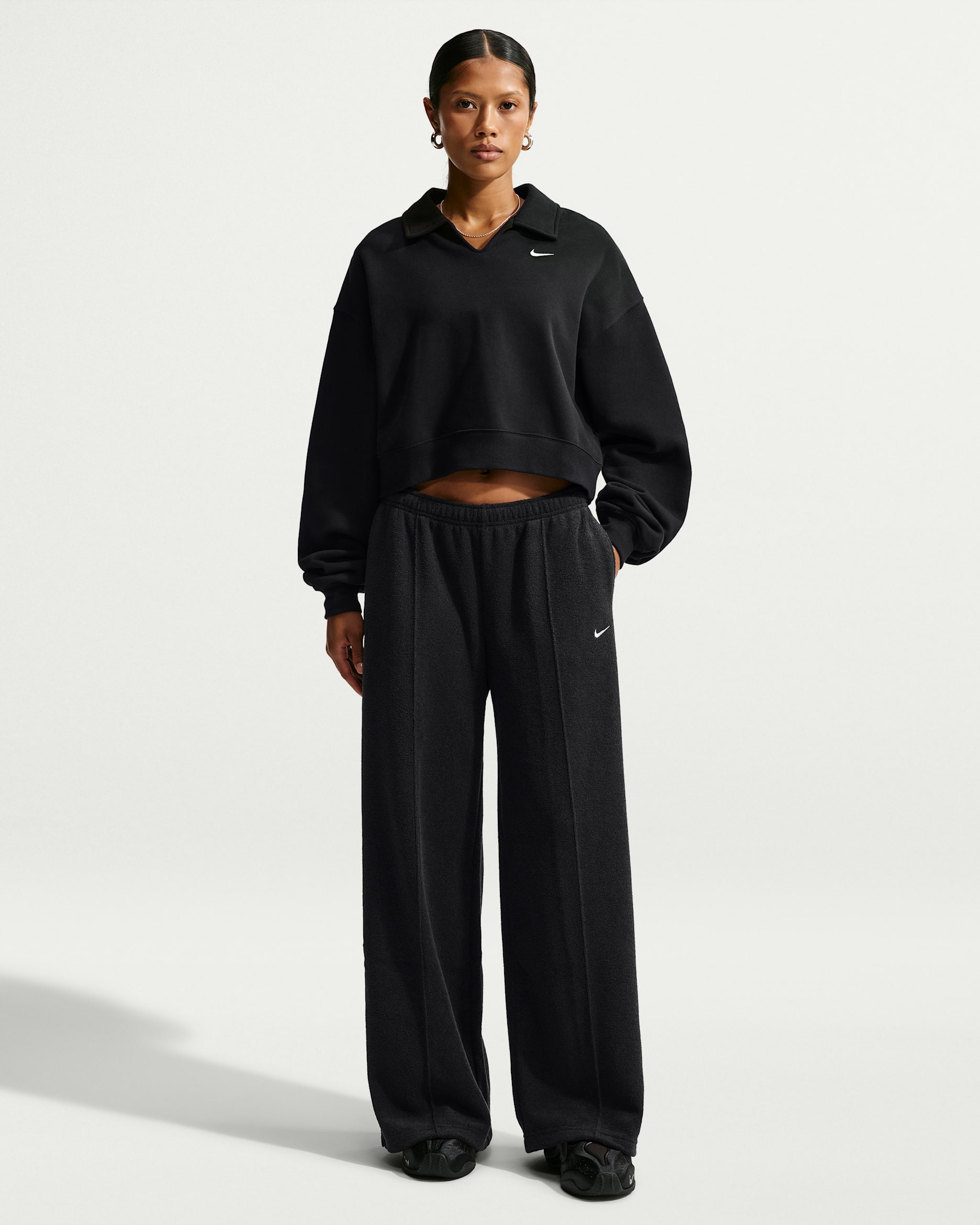 Pants de tiro medio y pierna amplia para mujer Nike Studio Fleece Medium-Weight Plush - Negro/Vela