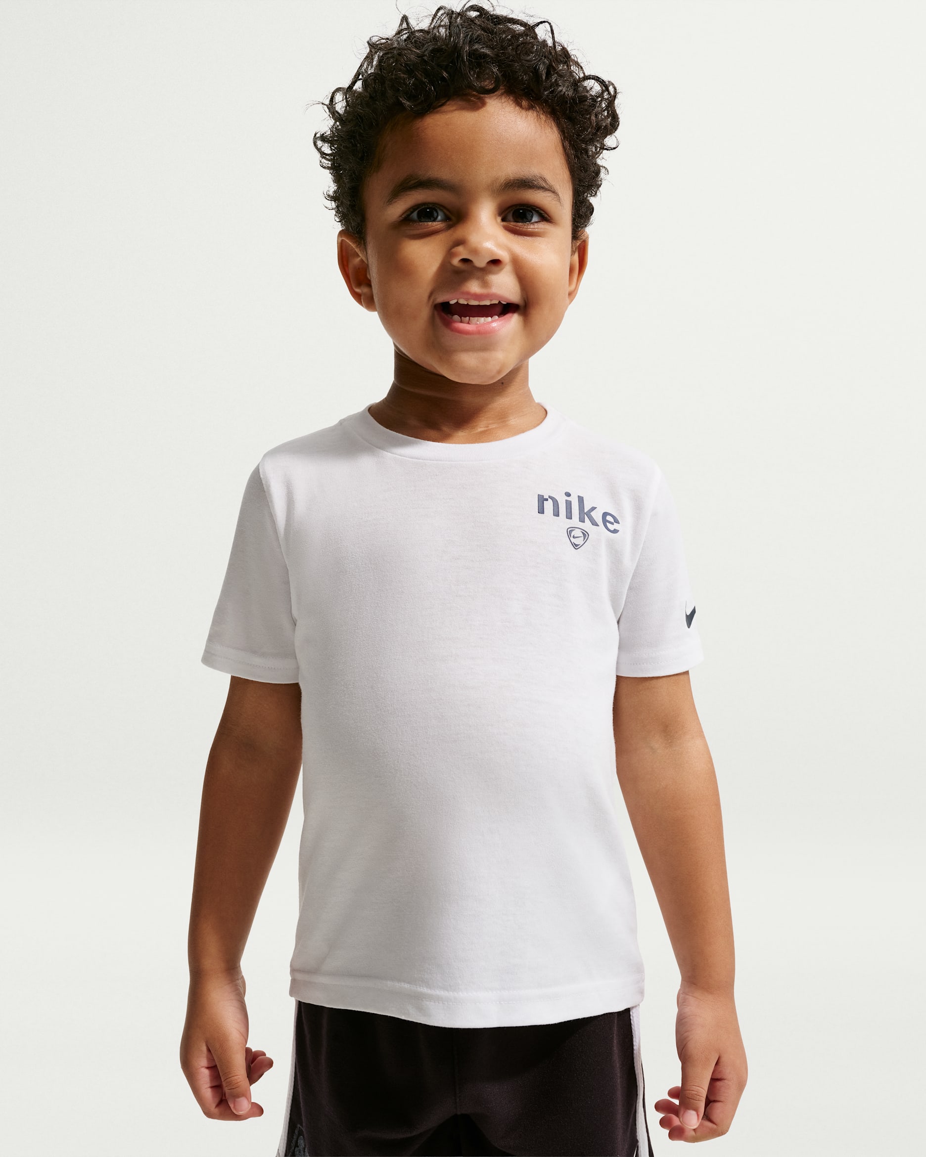 Playera con gráfico Soccer World Tour infantil Nike - Blanco