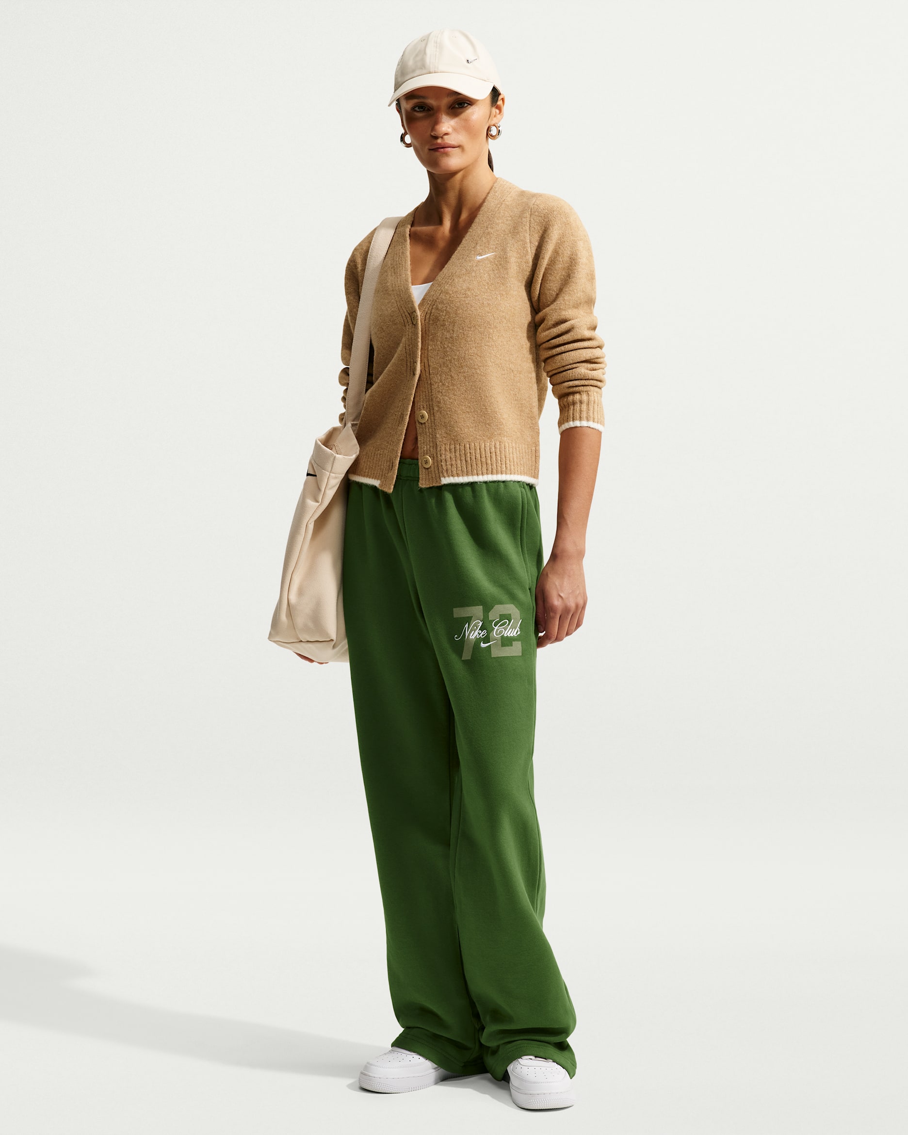 Pantalon taille mi-haute à ourlet ouvert Nike Studio Fleece Medium Weight pour femme - Forest Green